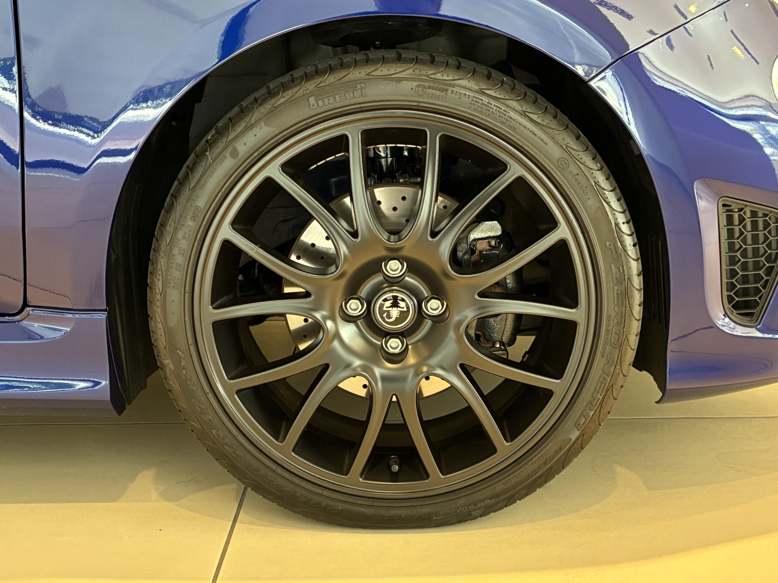 アバルト595モンスターエナジー ヤマハ