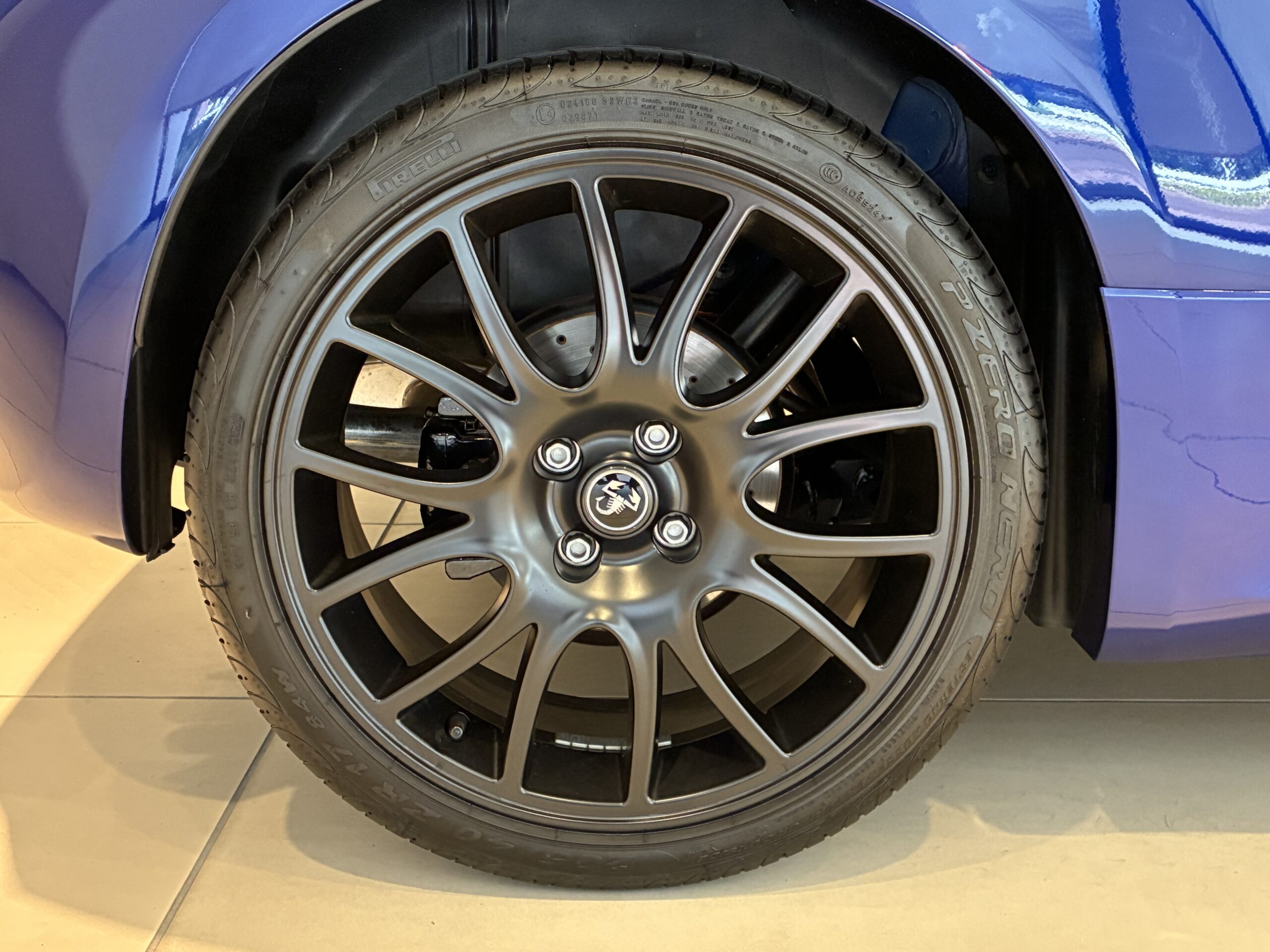 アバルト595モンスターエナジー ヤマハ