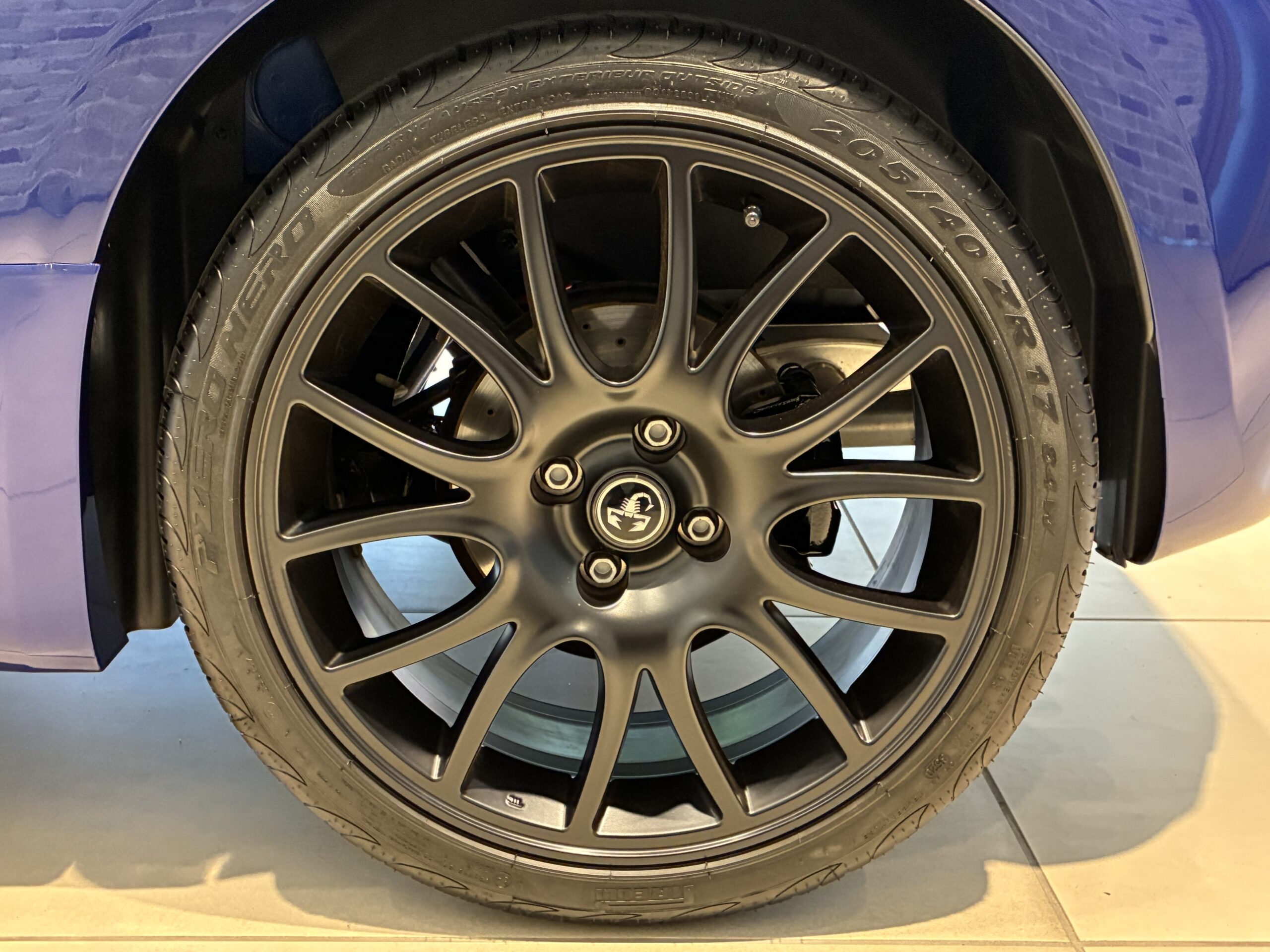 アバルト595モンスターエナジー ヤマハ