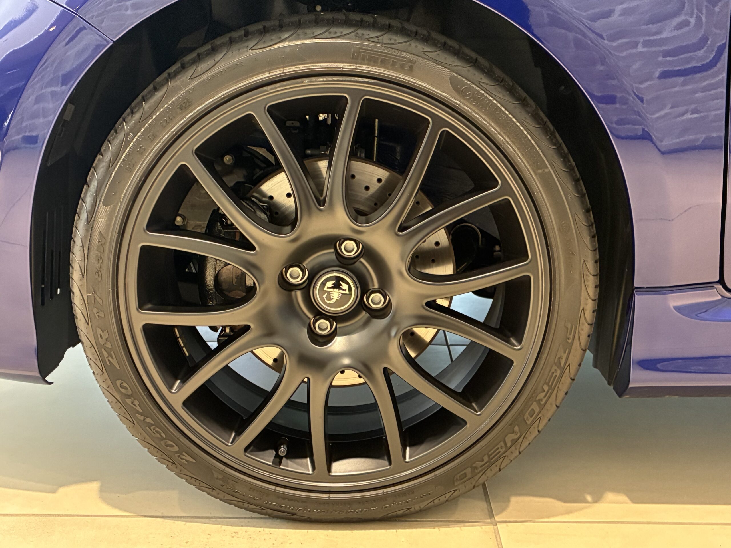 アバルト595モンスターエナジー ヤマハ