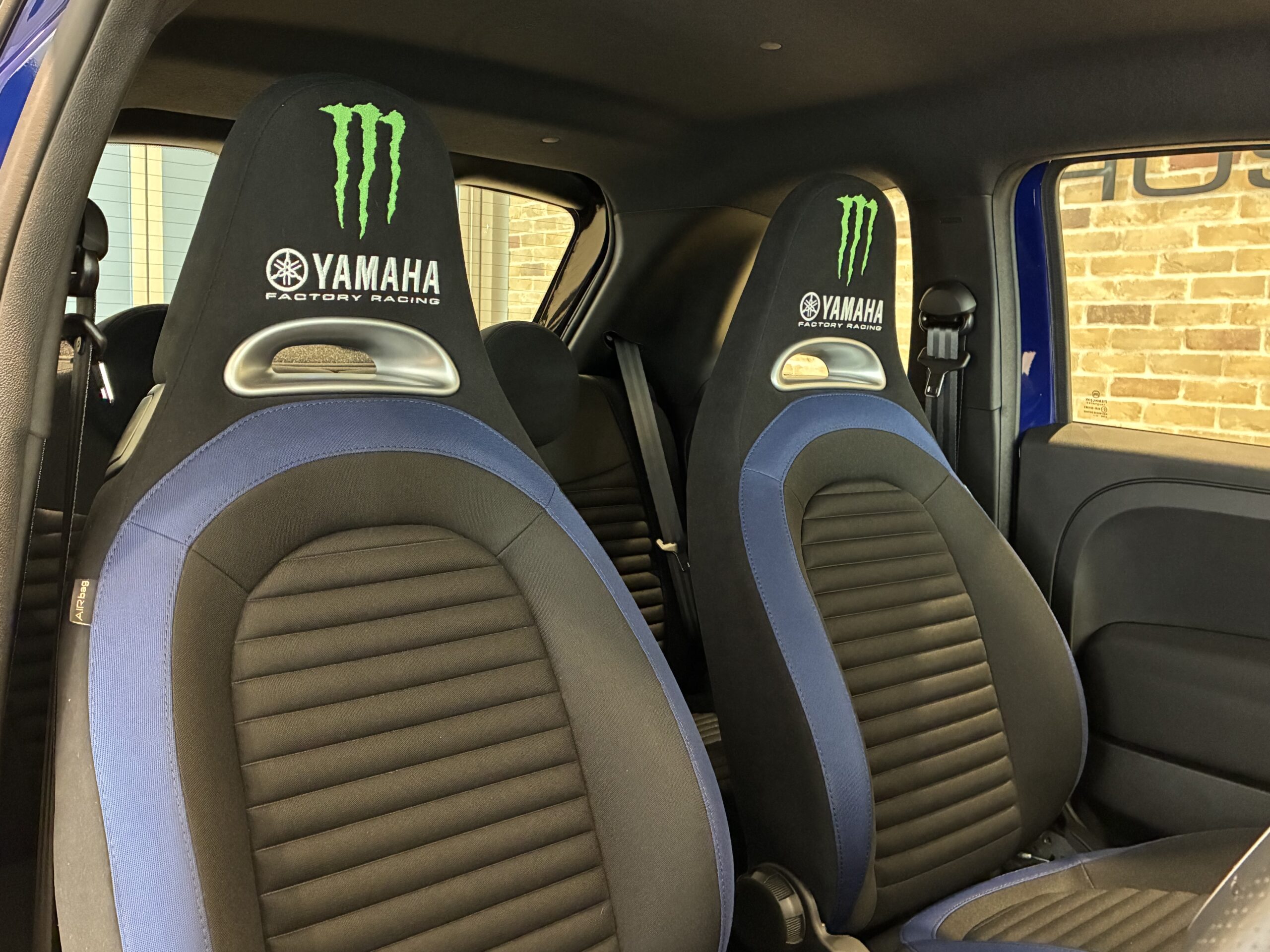 アバルト595モンスターエナジー ヤマハ