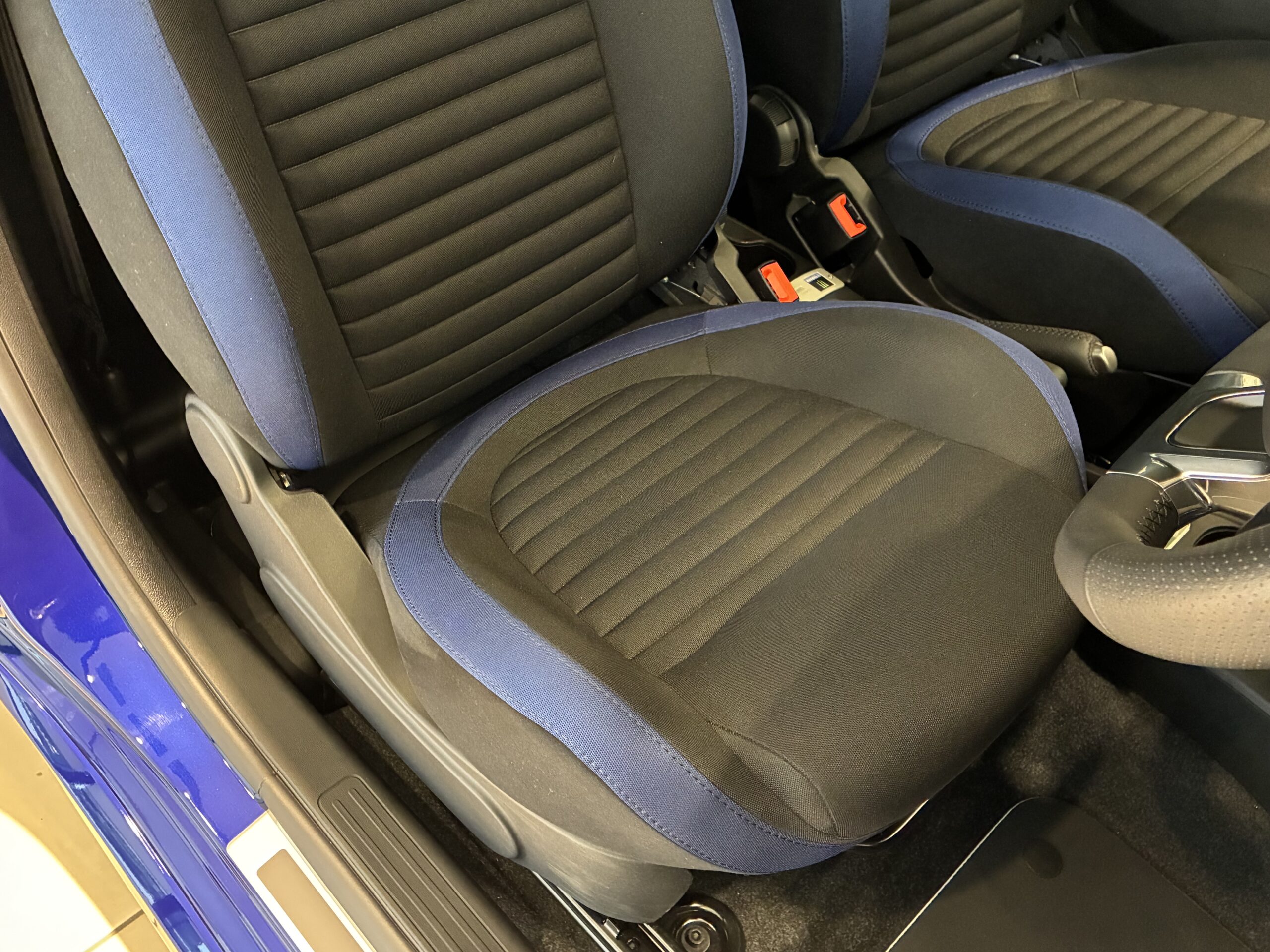 アバルト595モンスターエナジー ヤマハ