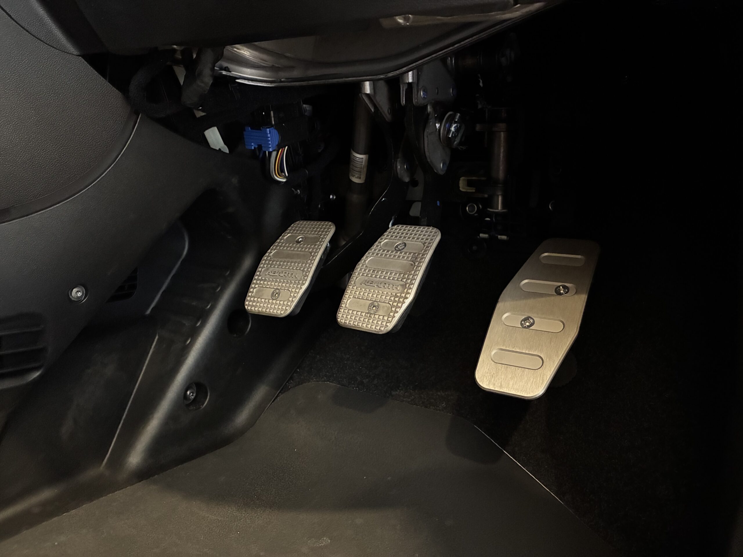 アバルト595モンスターエナジー ヤマハ