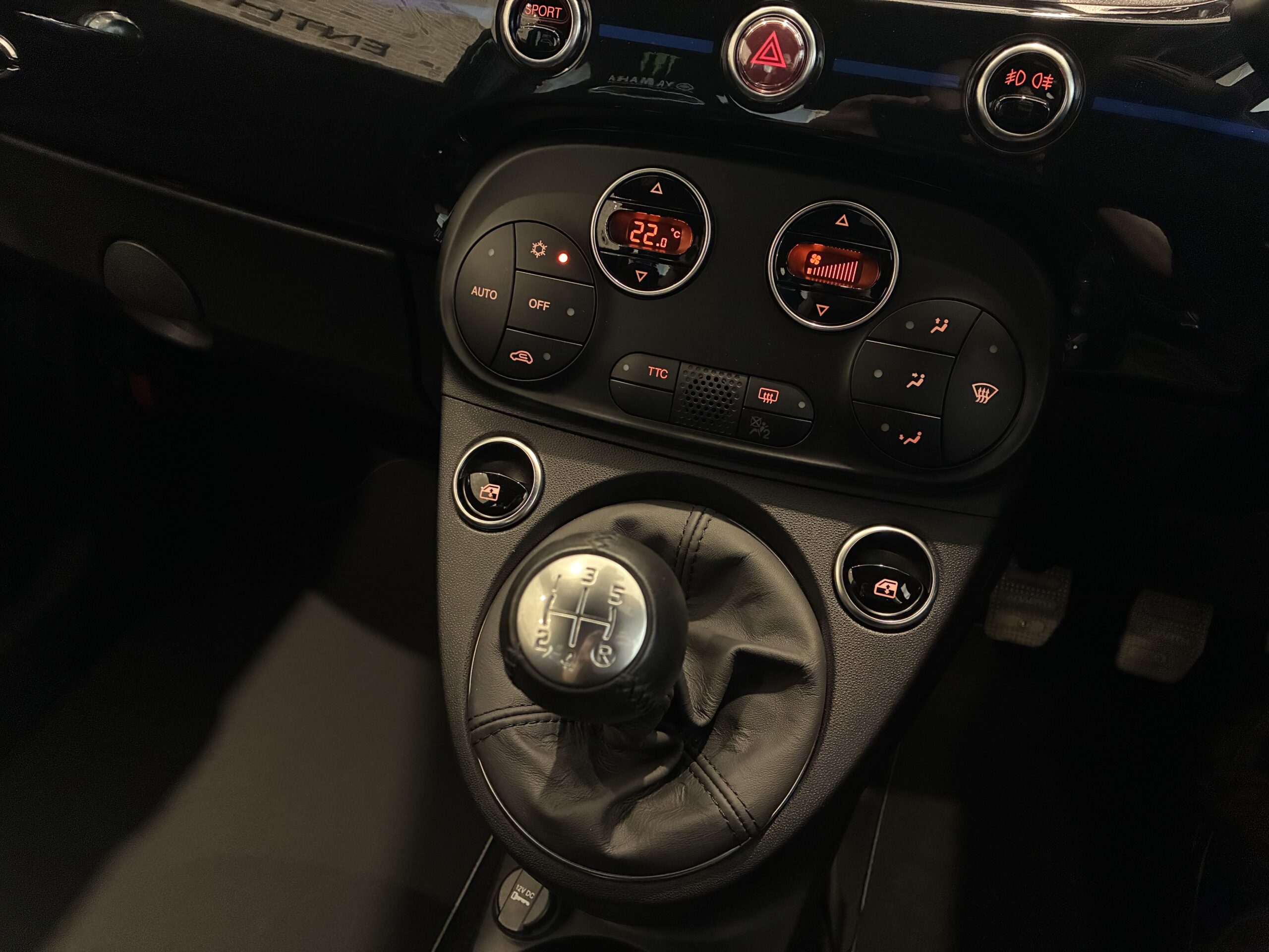 アバルト595モンスターエナジー ヤマハ