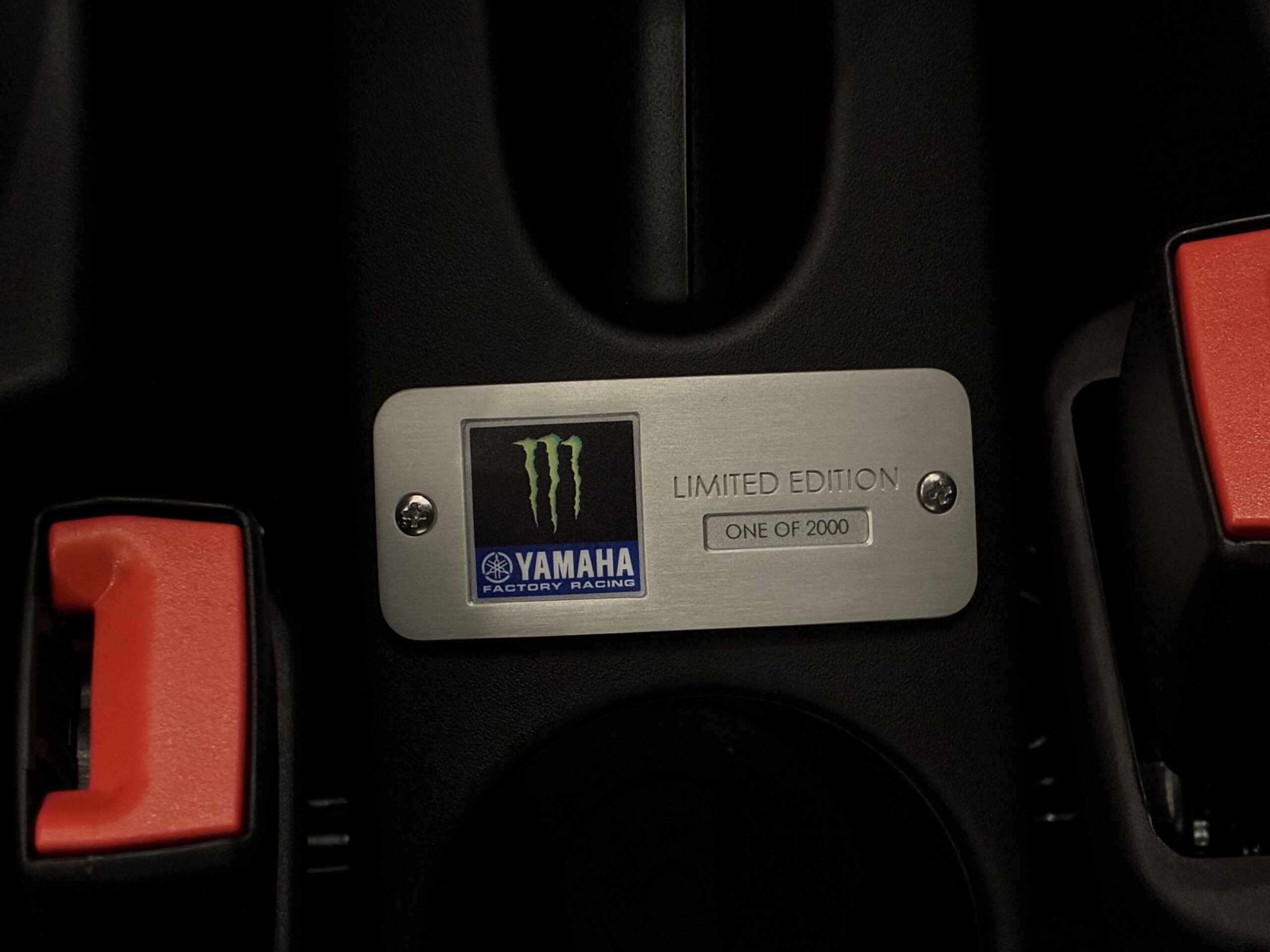 アバルト595モンスターエナジー ヤマハ