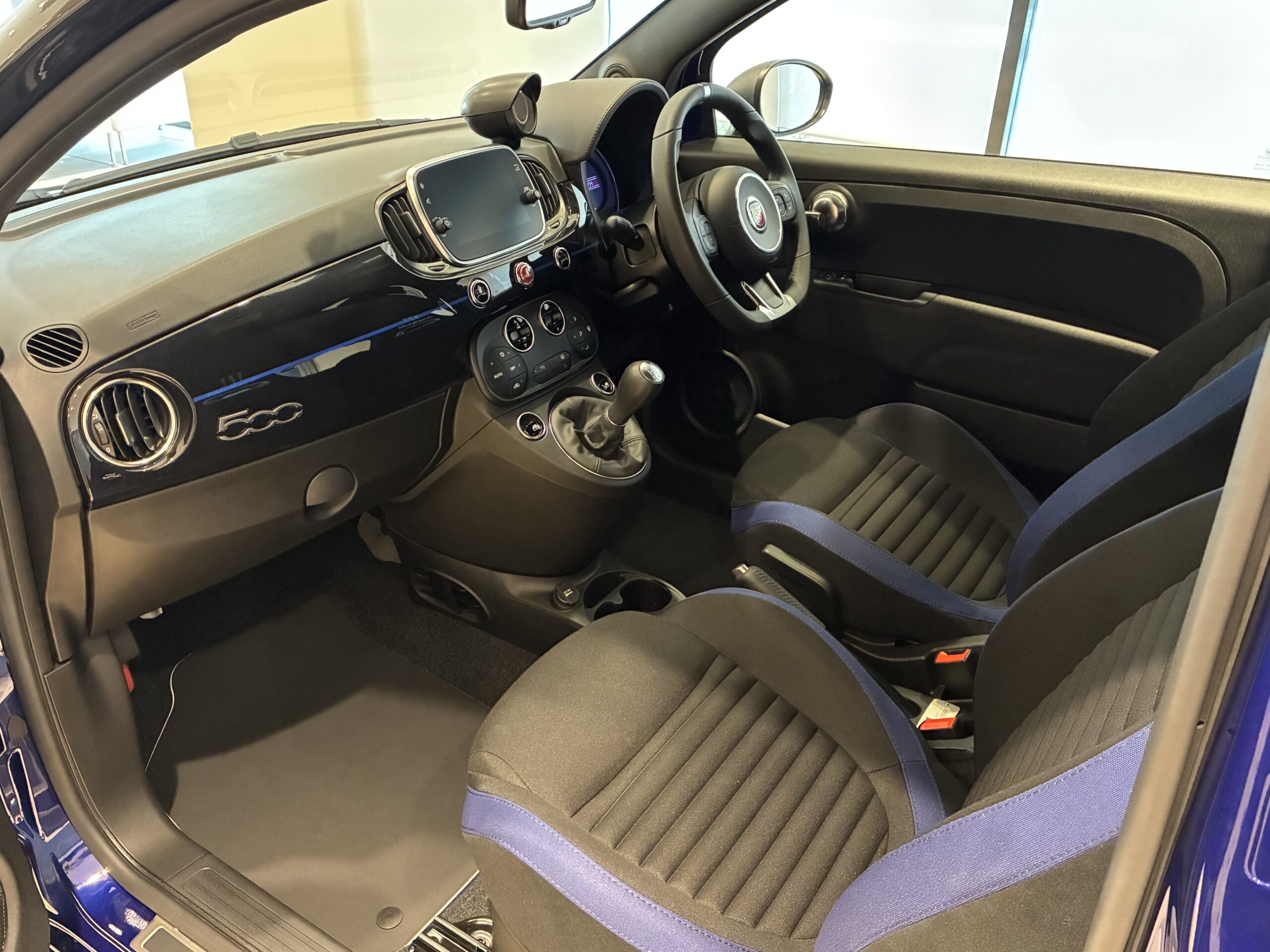 アバルト595モンスターエナジー ヤマハ