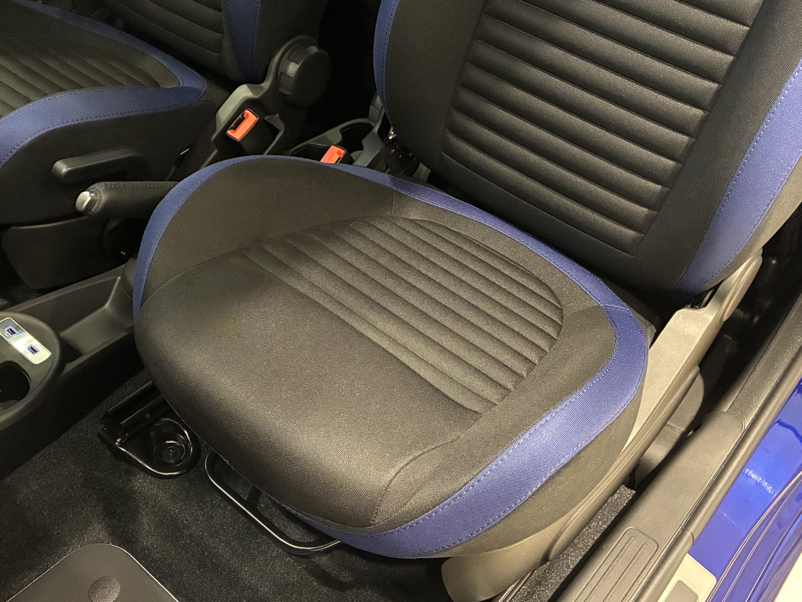 アバルト595モンスターエナジー ヤマハ