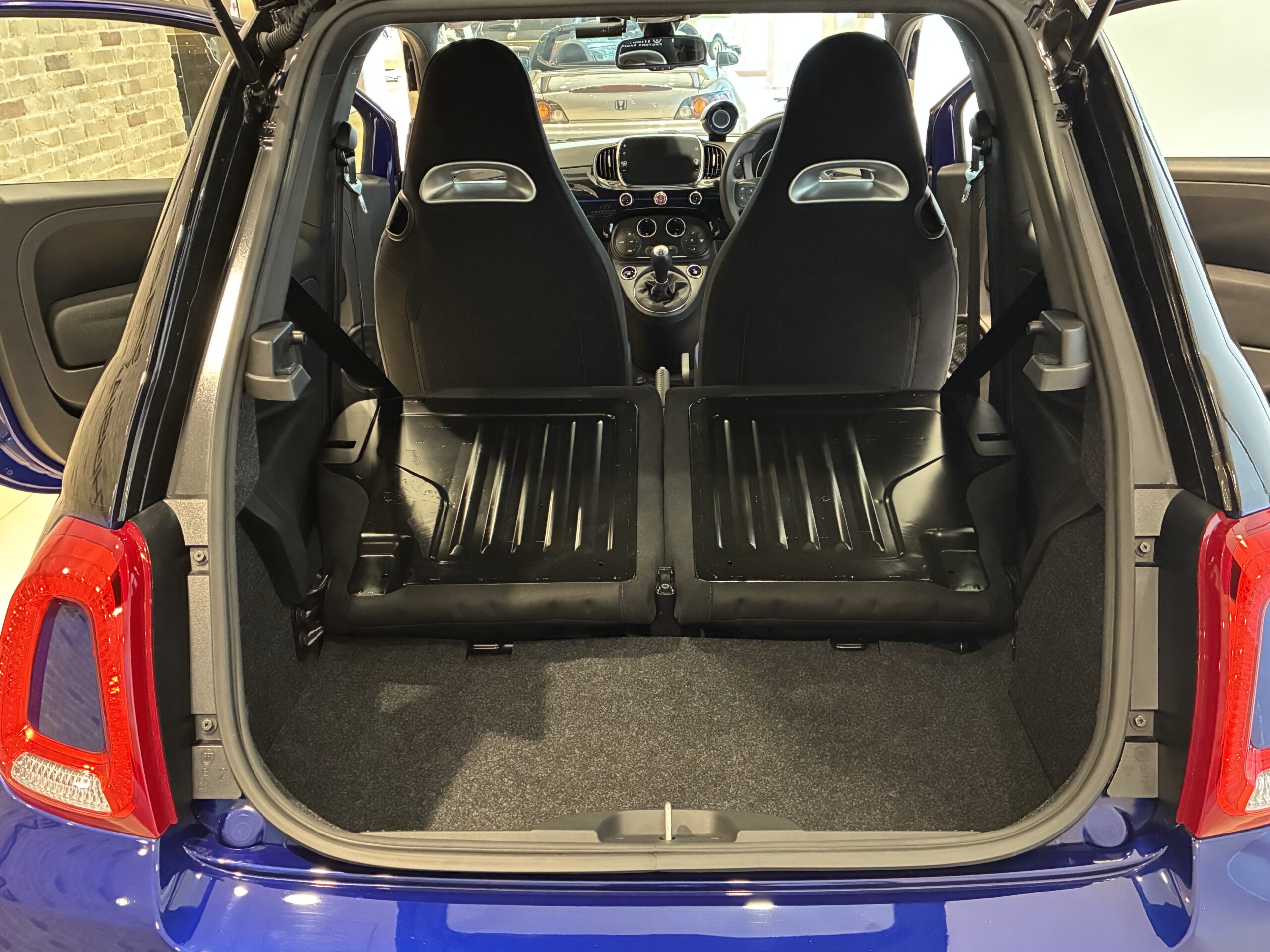 アバルト595モンスターエナジー ヤマハ