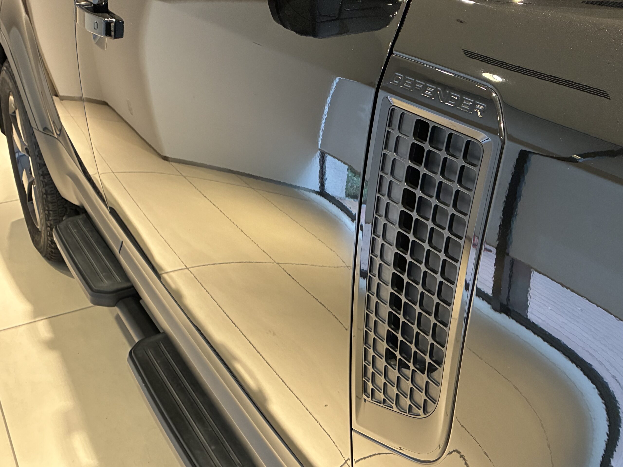 ランドローバーディフェンダー 110 S 3.0L D300 4WD