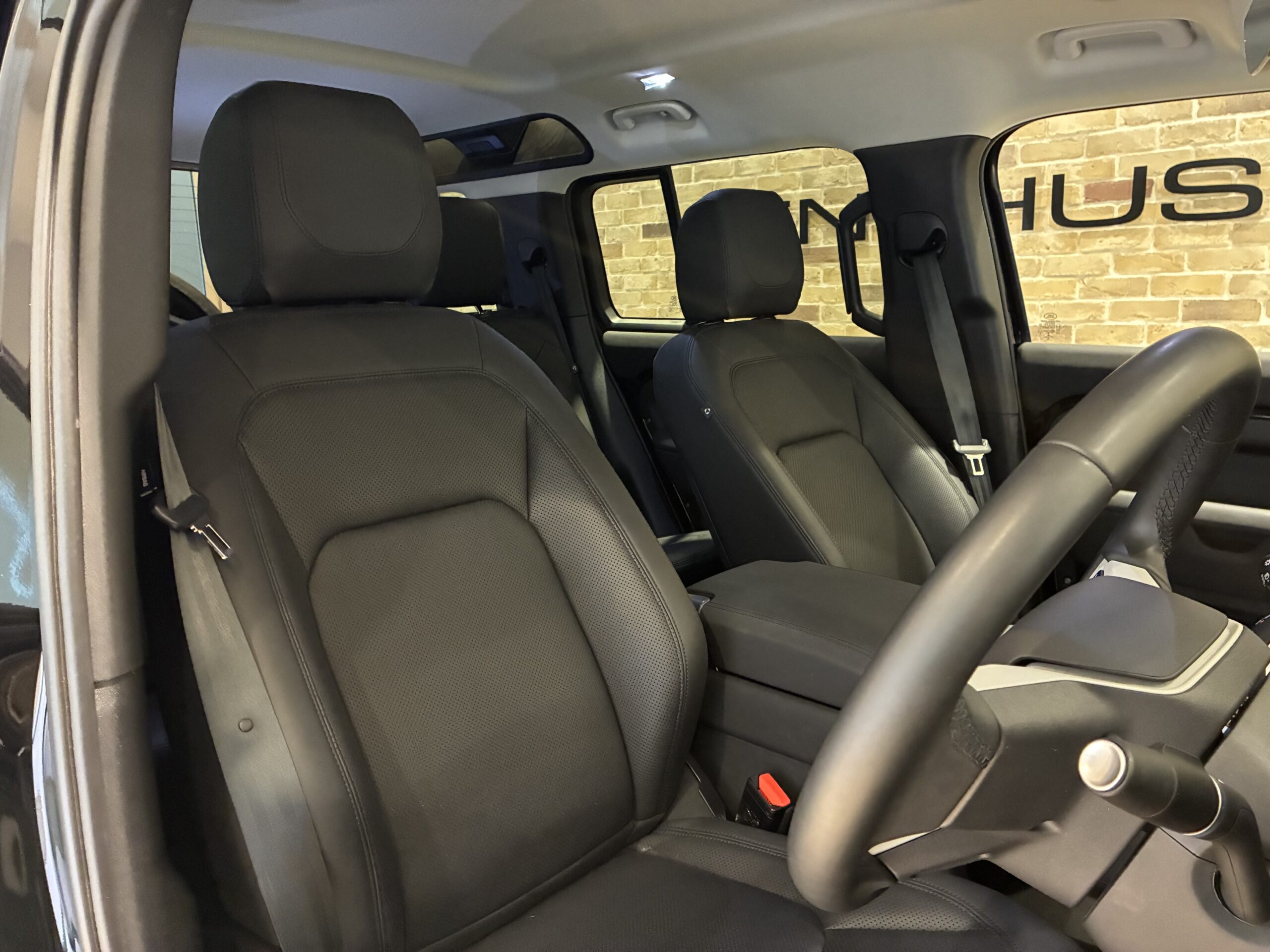 ランドローバーディフェンダー 110 S 3.0L D300 4WD