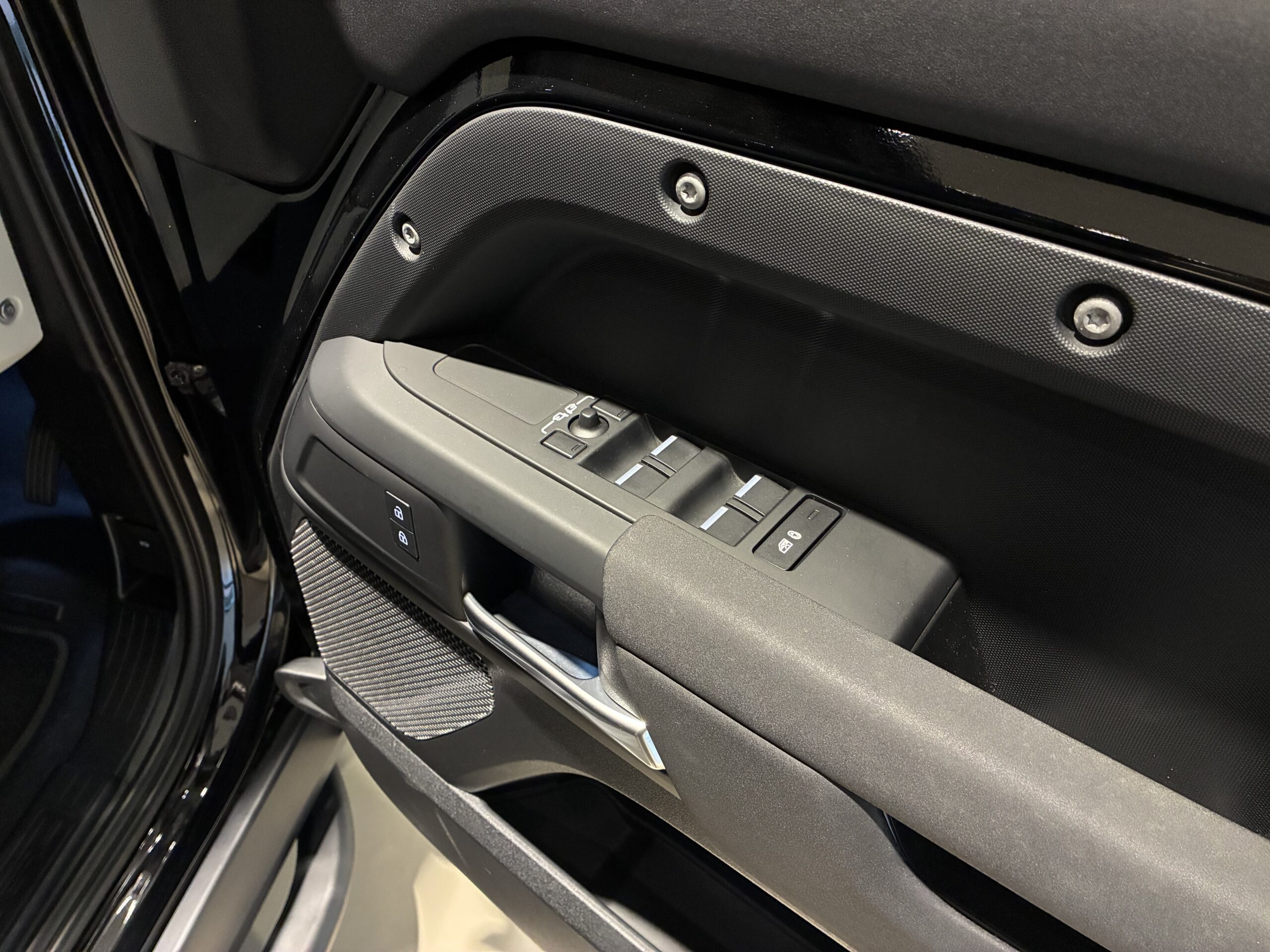 ランドローバーディフェンダー 110 S 3.0L D300 4WD