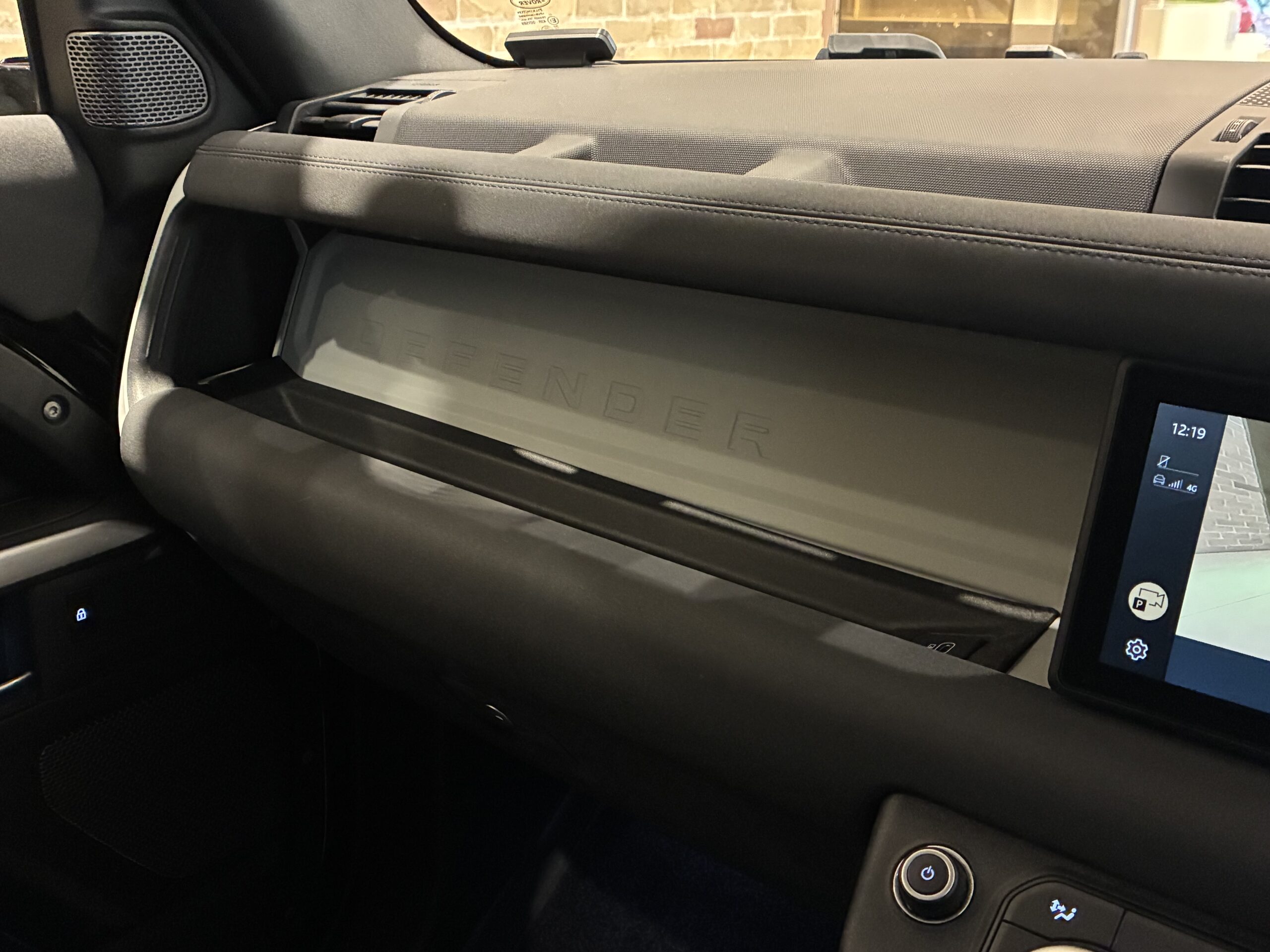 ランドローバーディフェンダー 110 S 3.0L D300 4WD