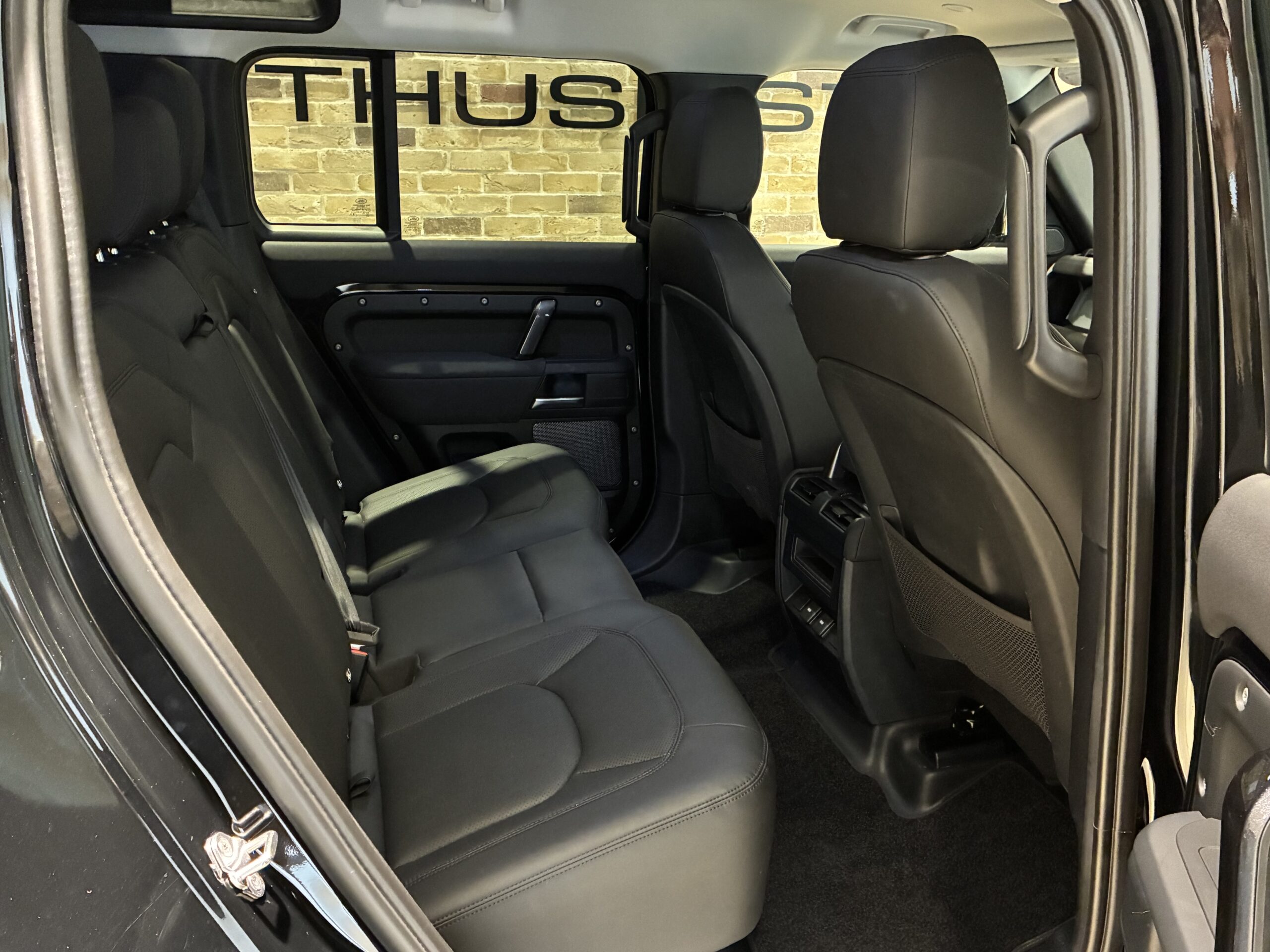 ランドローバーディフェンダー 110 S 3.0L D300 4WD