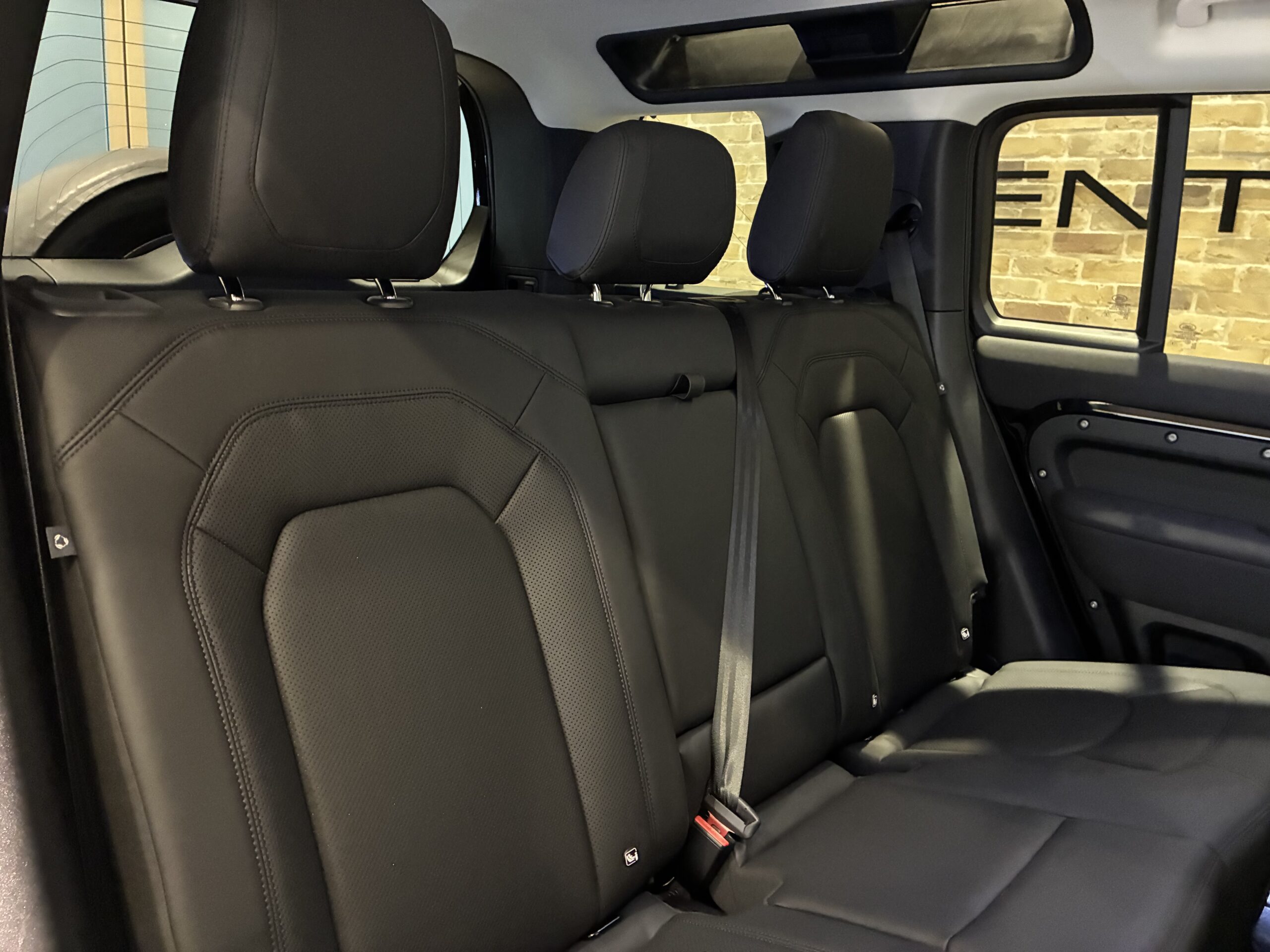 ランドローバーディフェンダー 110 S 3.0L D300 4WD