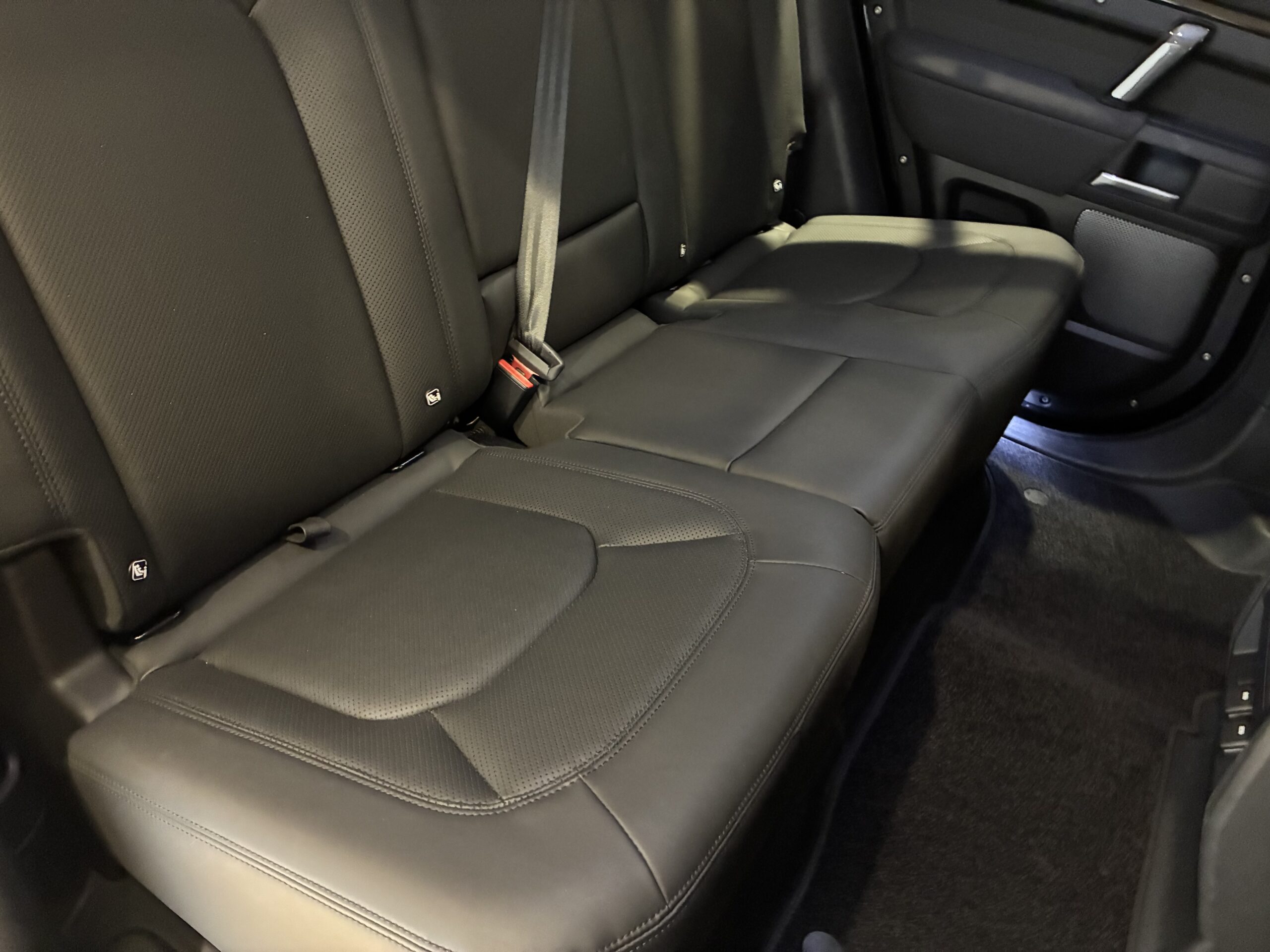 ランドローバーディフェンダー 110 S 3.0L D300 4WD