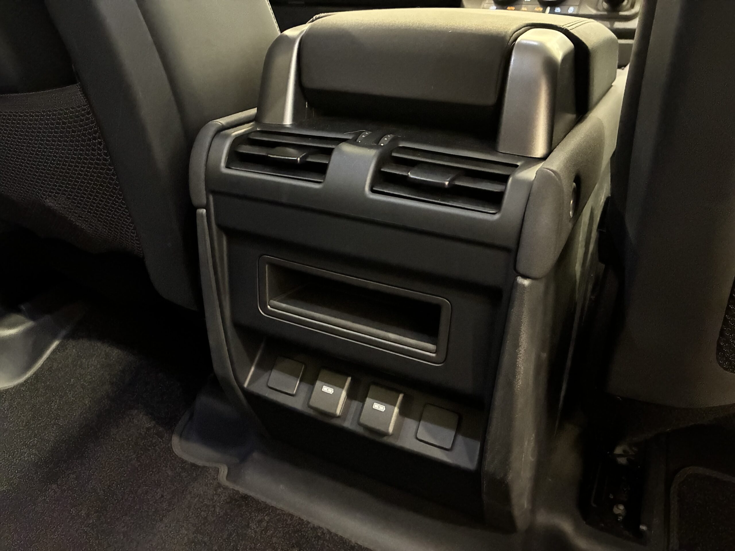 ランドローバーディフェンダー 110 S 3.0L D300 4WD