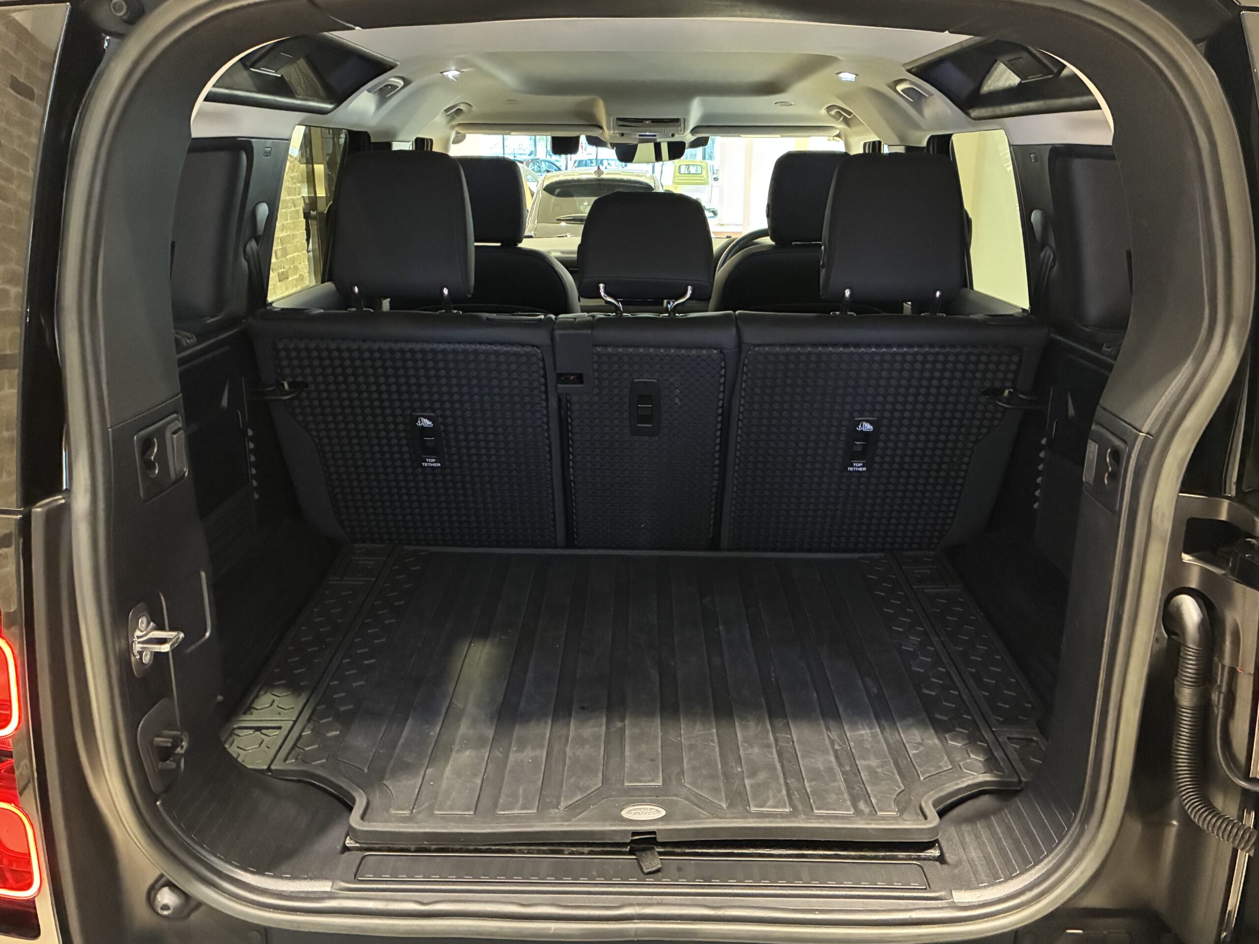 ランドローバーディフェンダー 110 S 3.0L D300 4WD