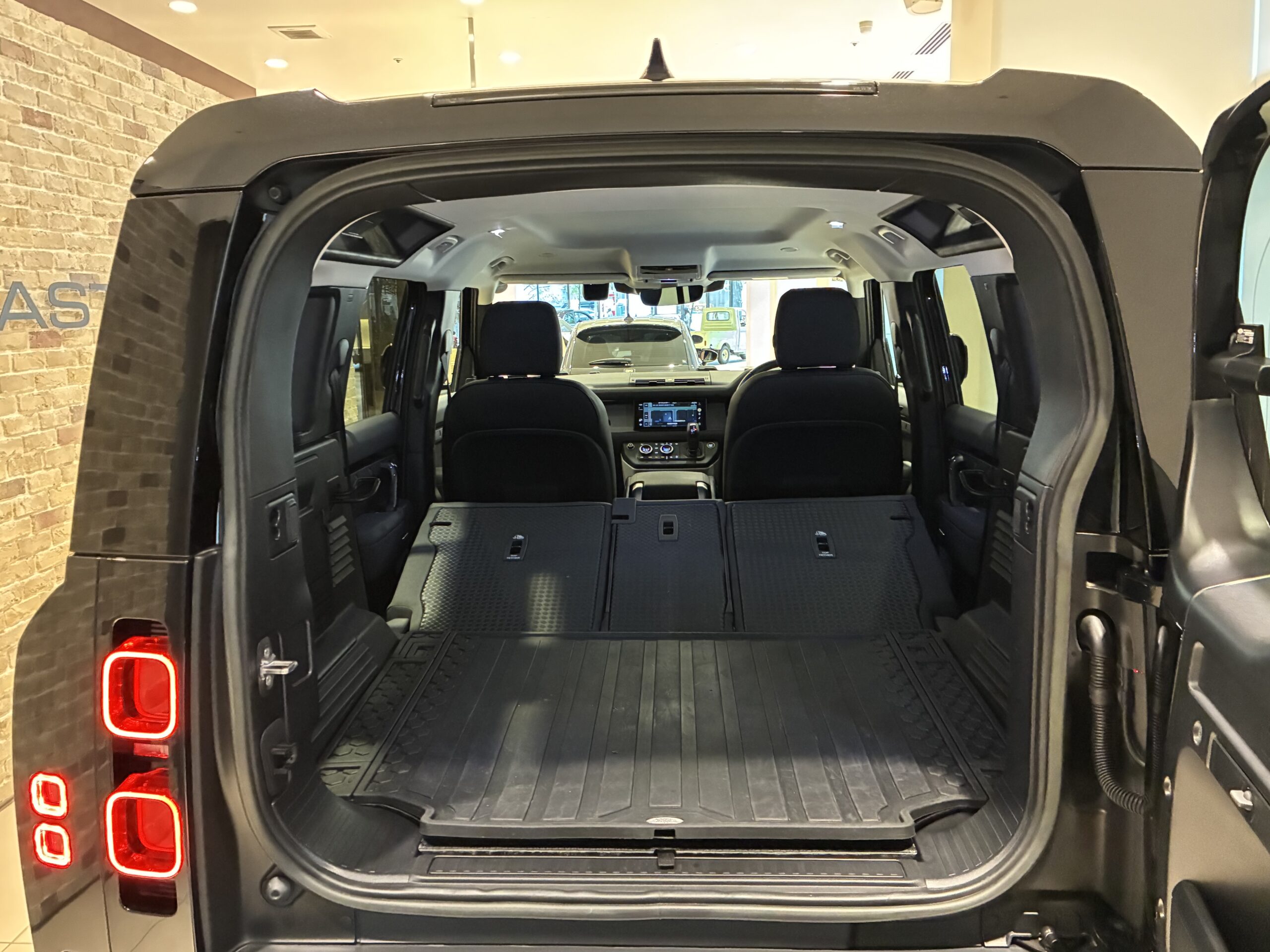 ランドローバーディフェンダー 110 S 3.0L D300 4WD