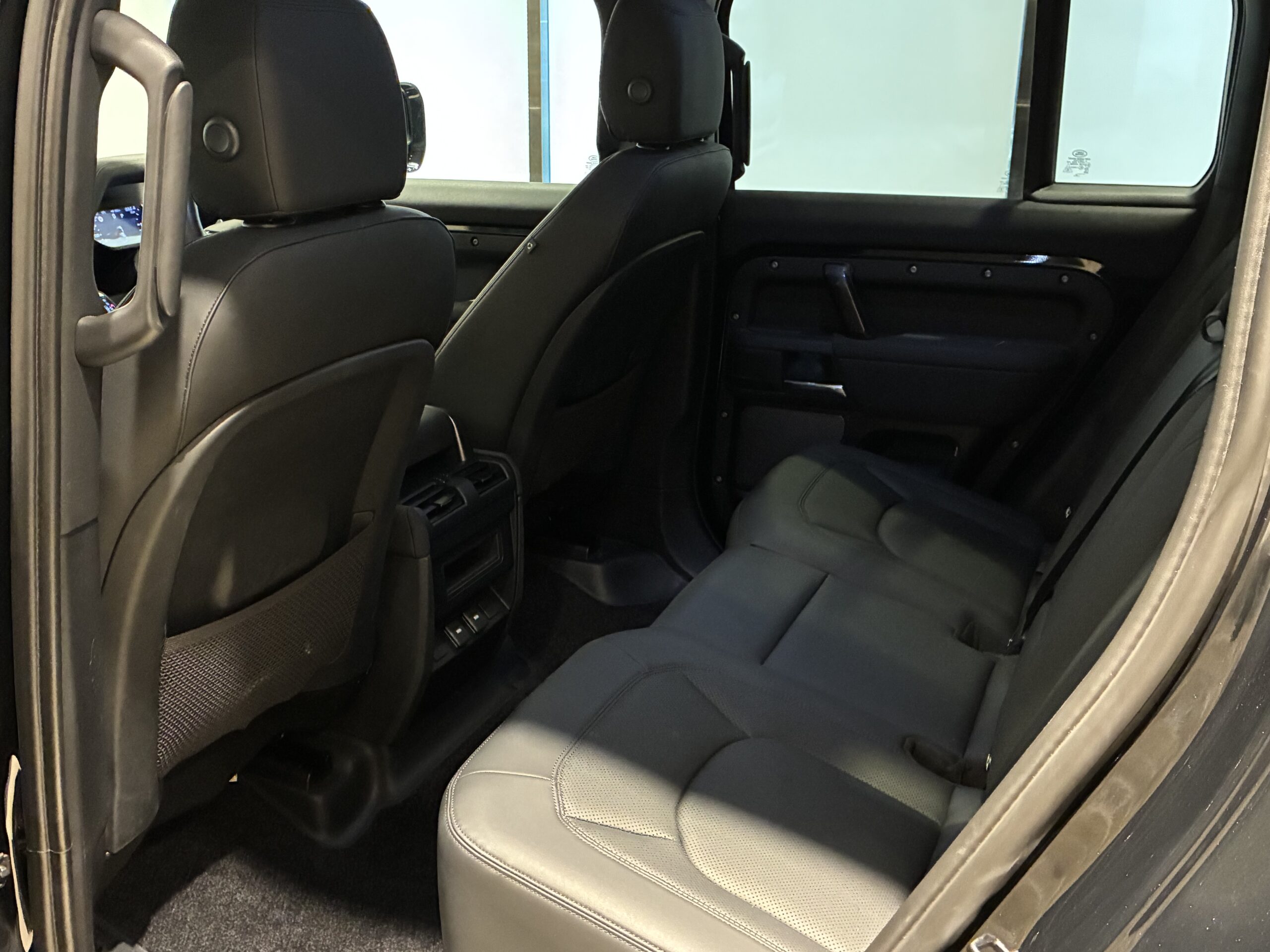 ランドローバーディフェンダー 110 S 3.0L D300 4WD