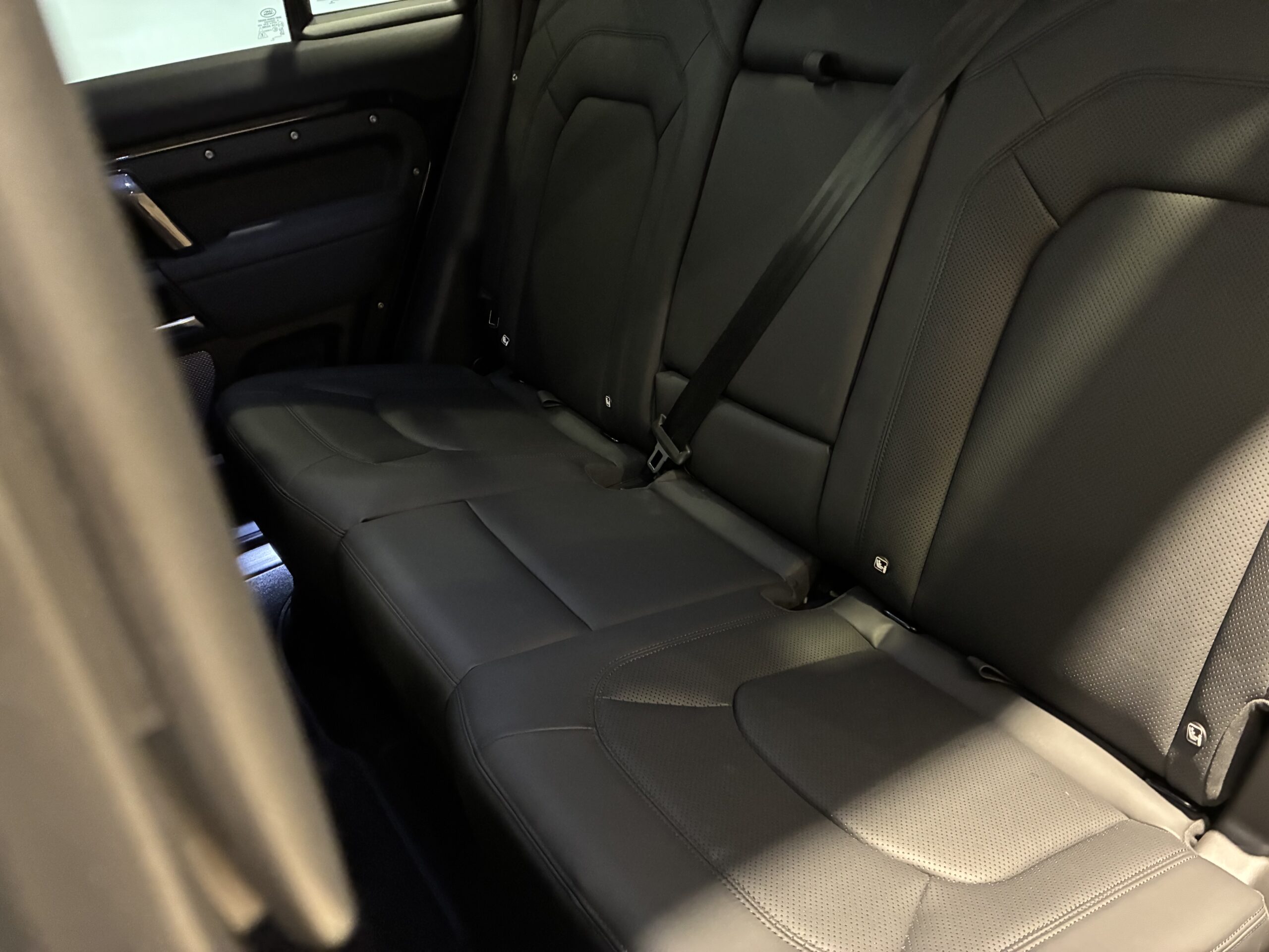 ランドローバーディフェンダー 110 S 3.0L D300 4WD