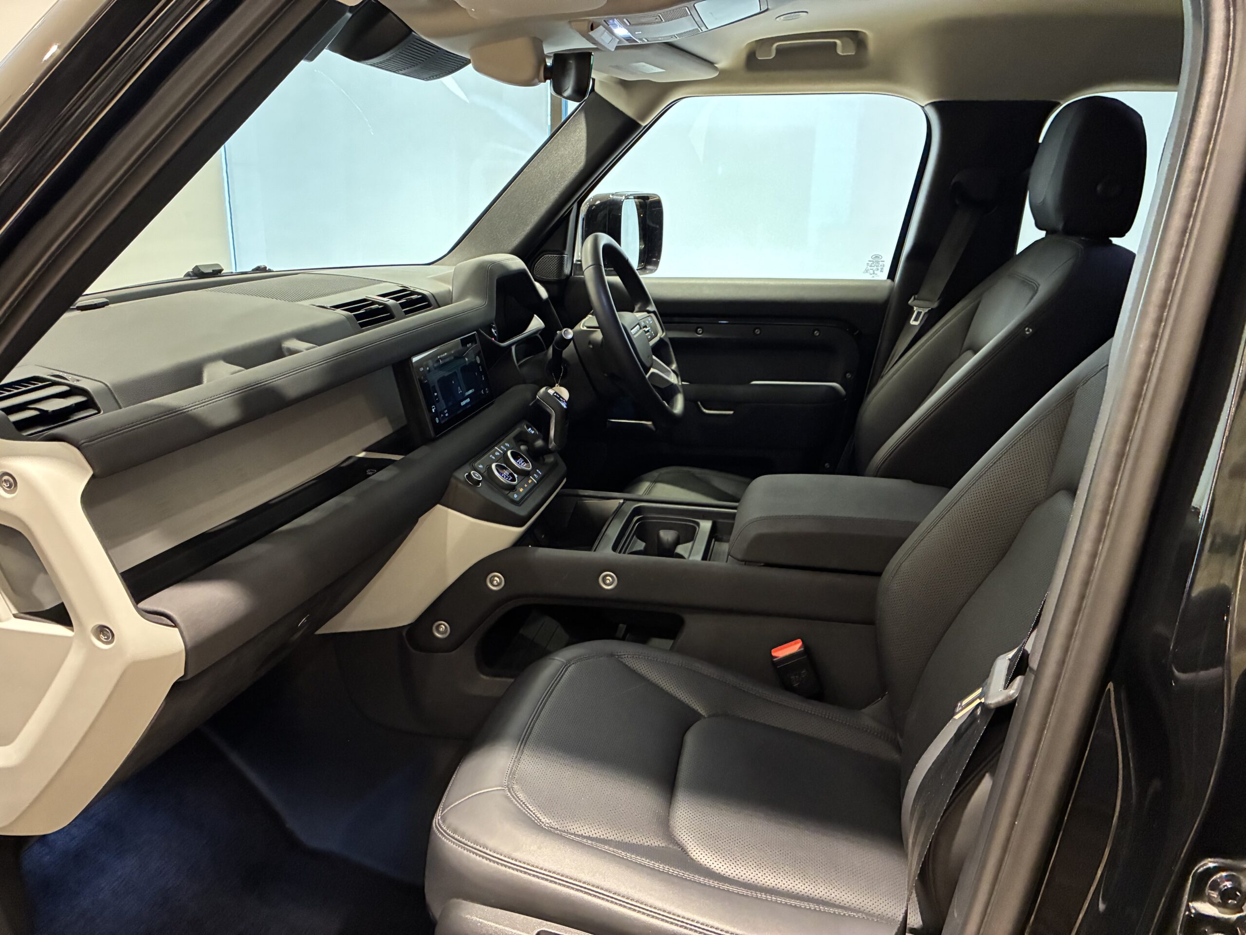 ランドローバーディフェンダー 110 S 3.0L D300 4WD