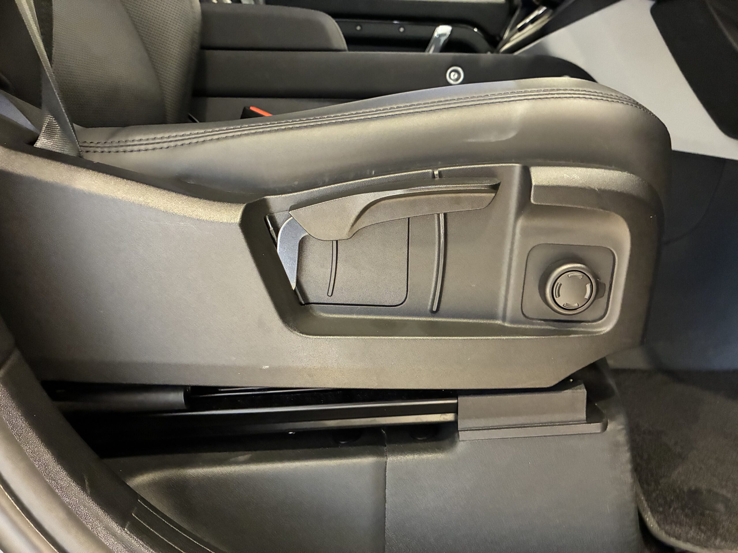 ランドローバーディフェンダー 110 S 3.0L D300 4WD