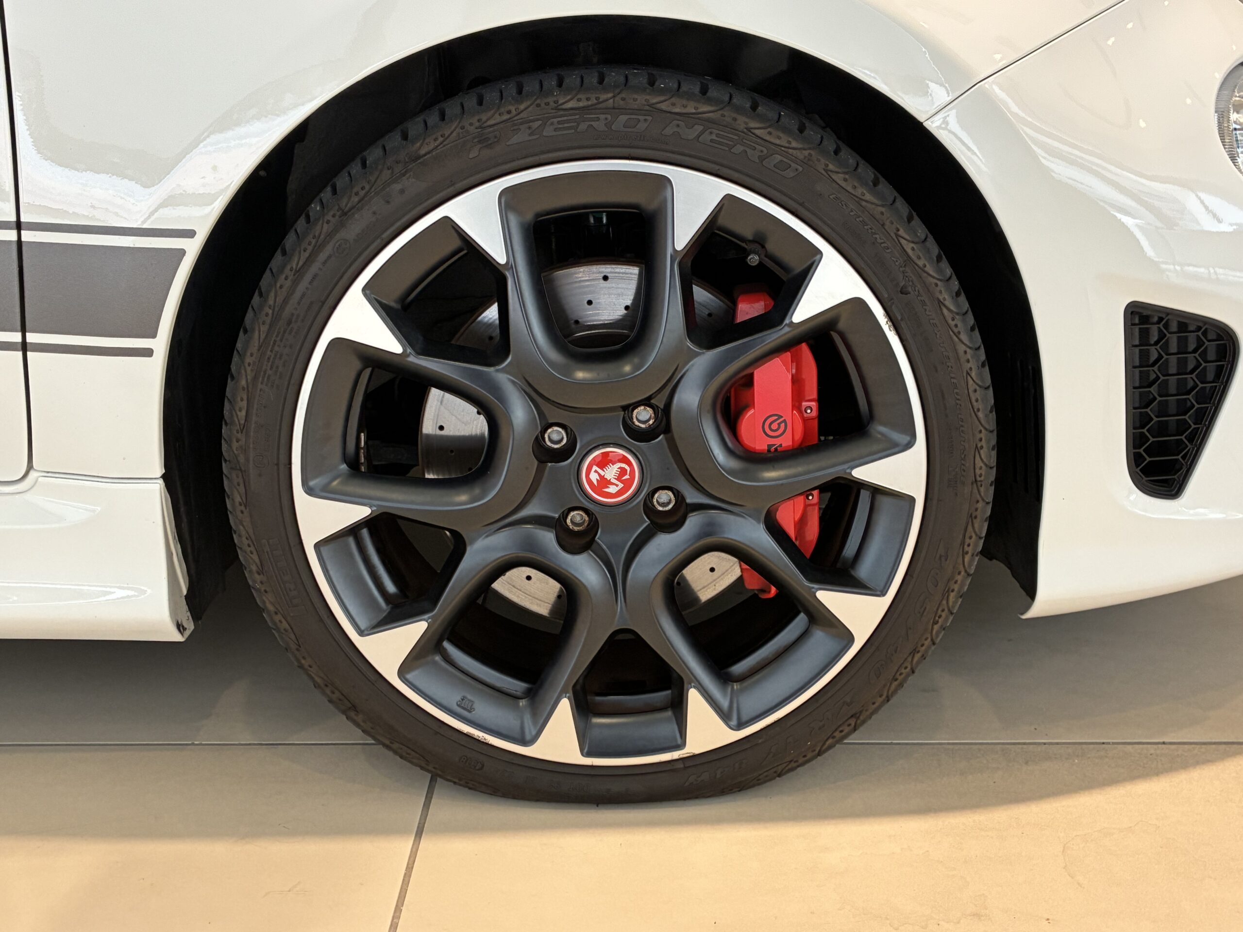 アバルト595　コンペティツィオーネ