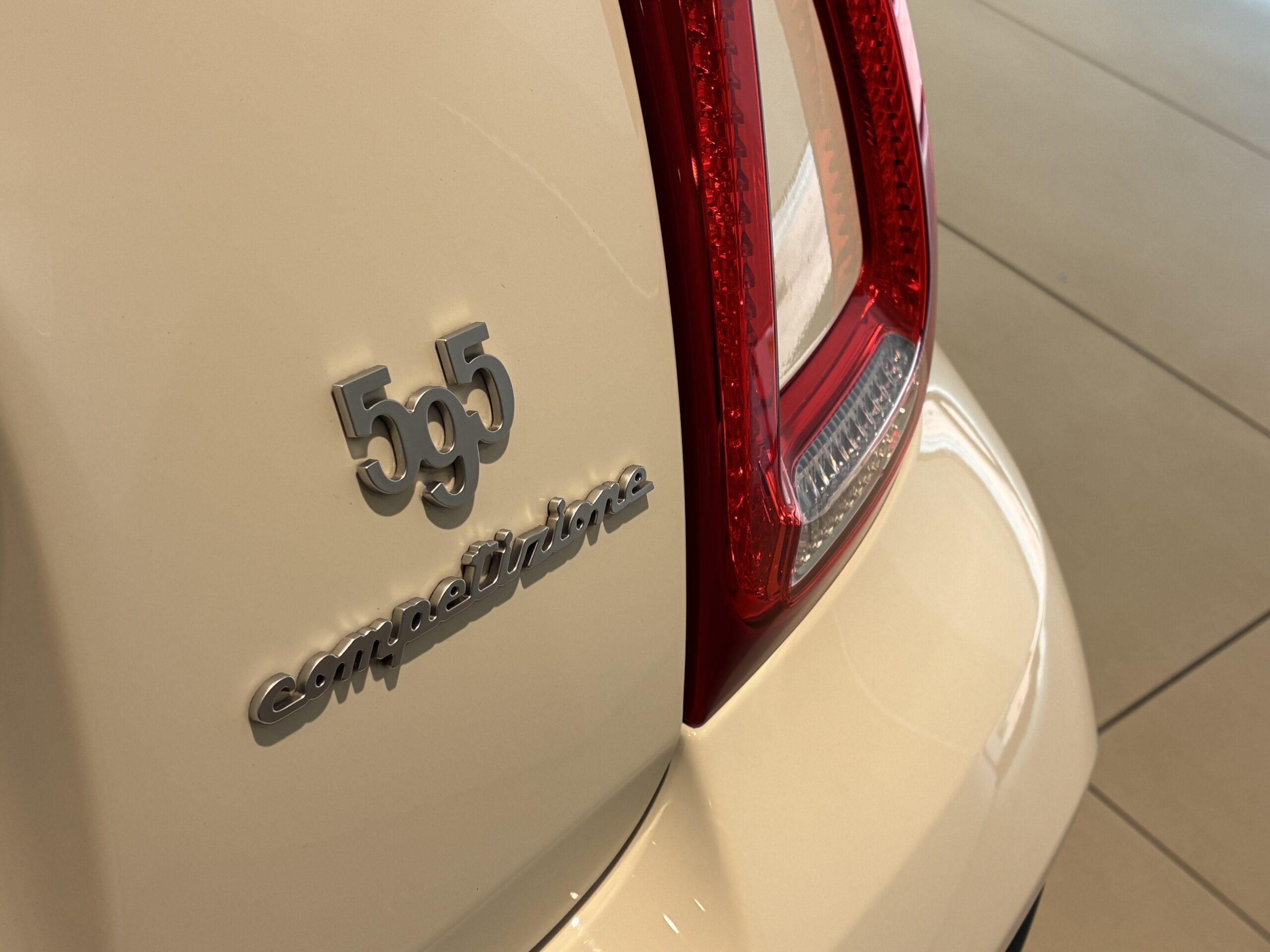 アバルト595　コンペティツィオーネ