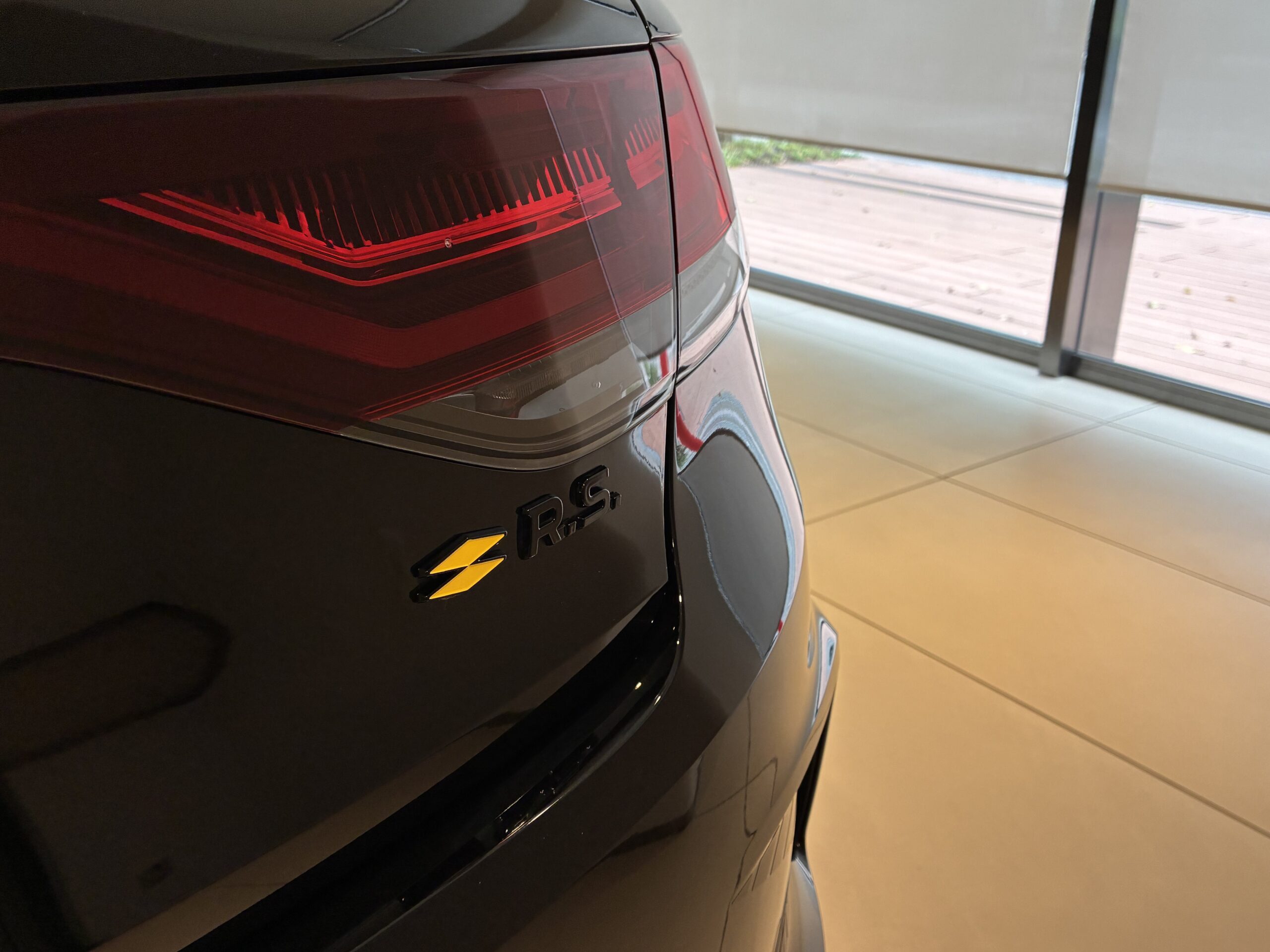 ルノー メガーヌ スポール ウルティム EDC