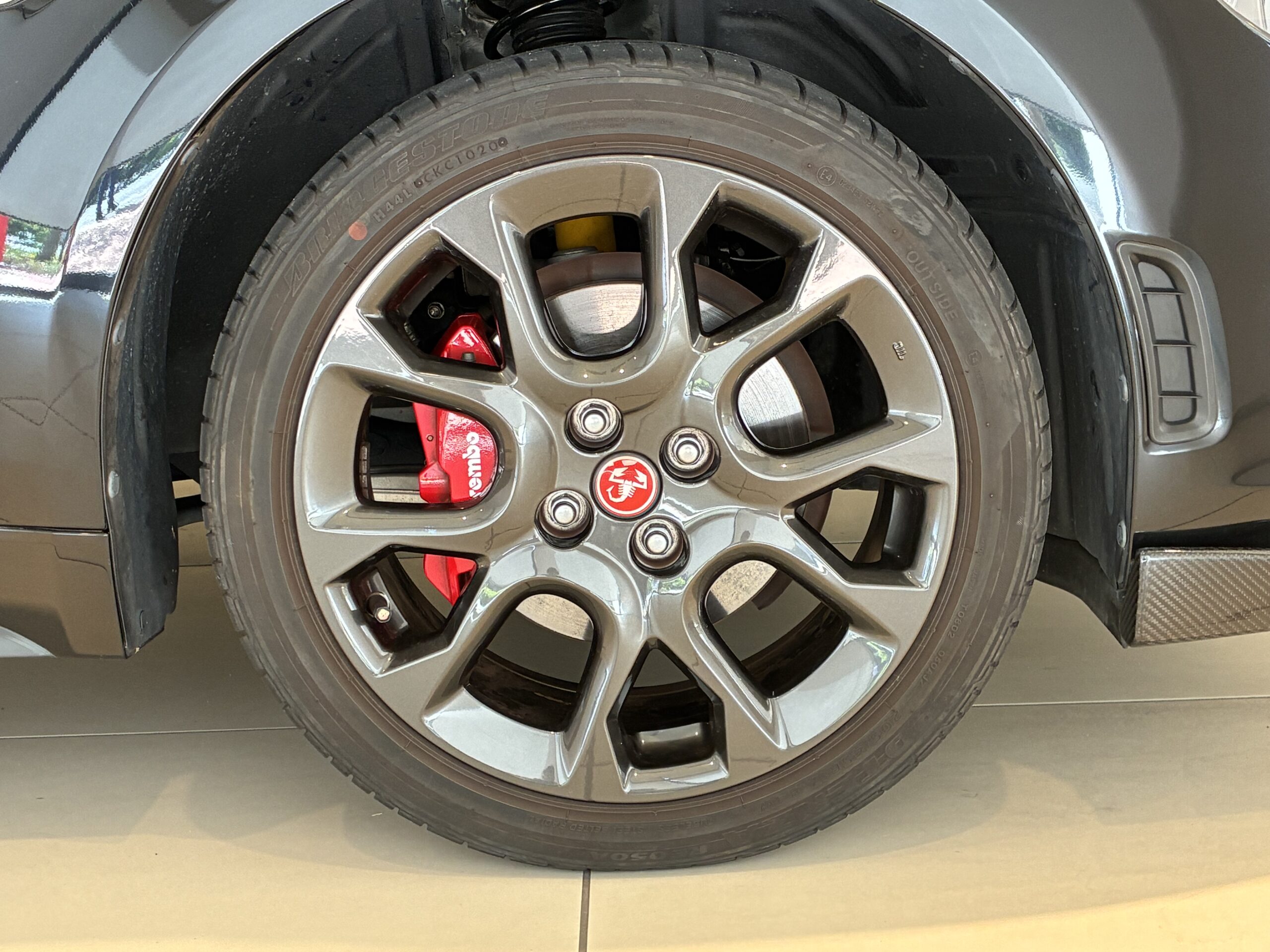 アバルト124スパイダー