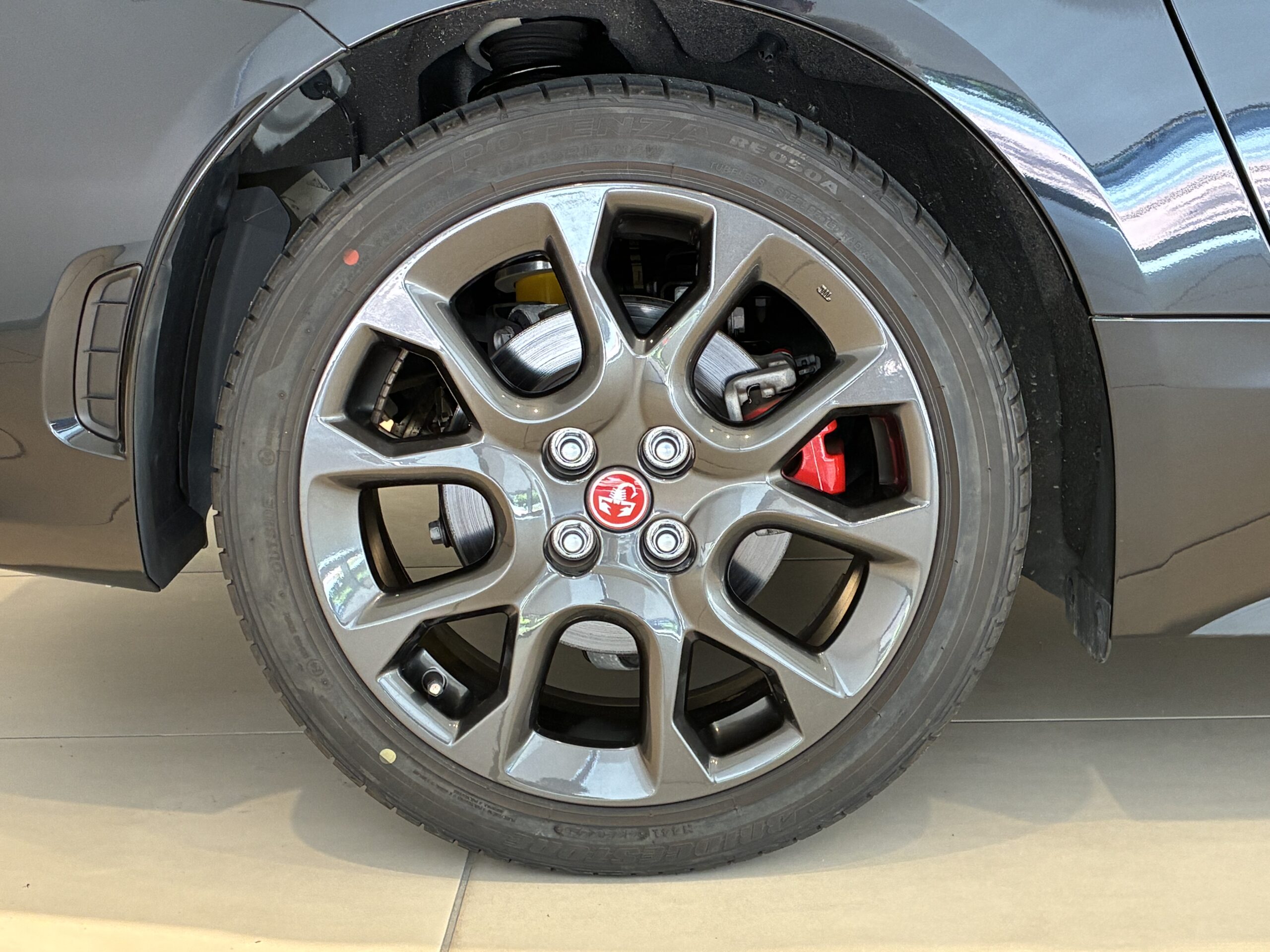 アバルト124スパイダー