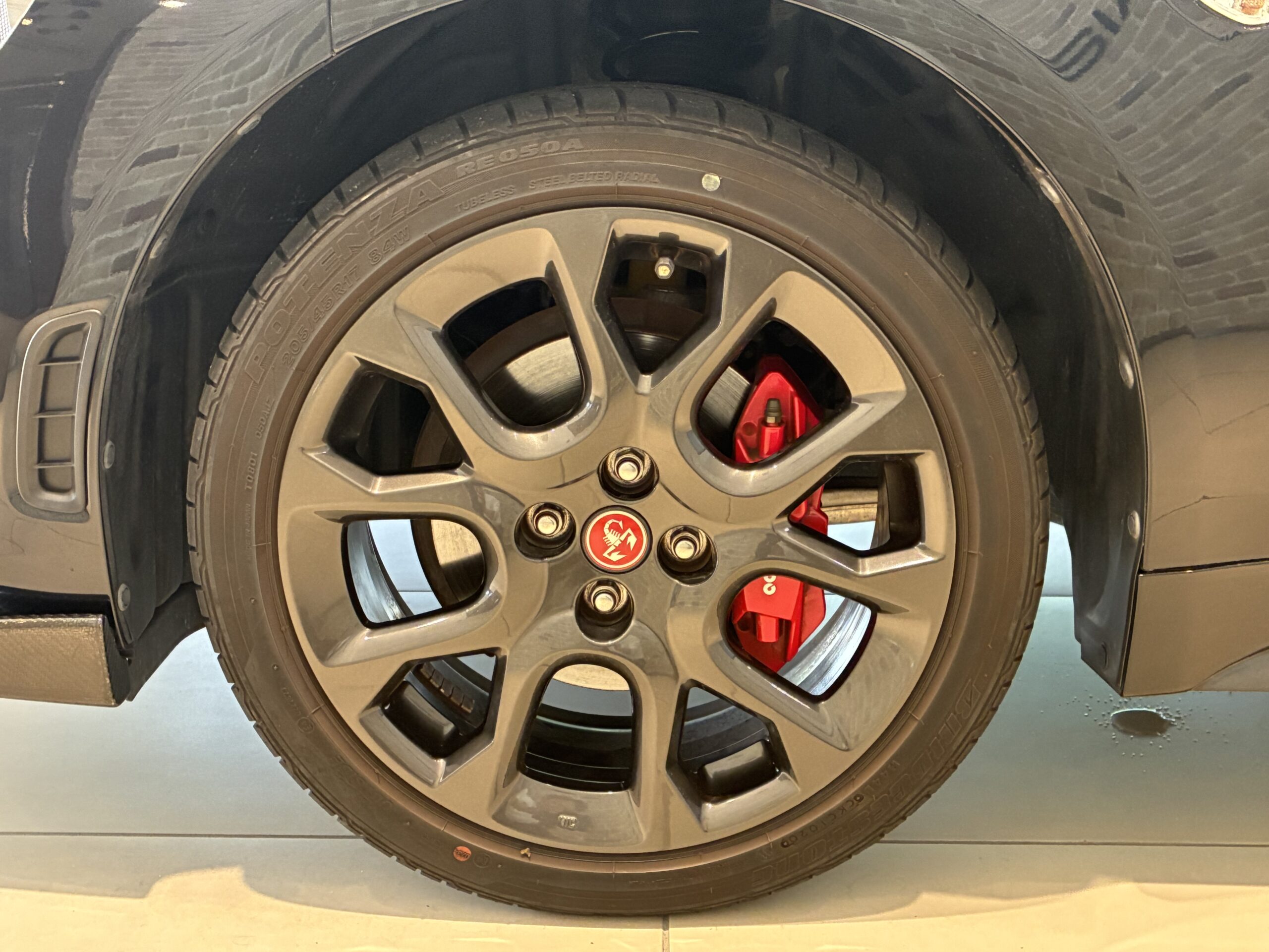 アバルト124スパイダー