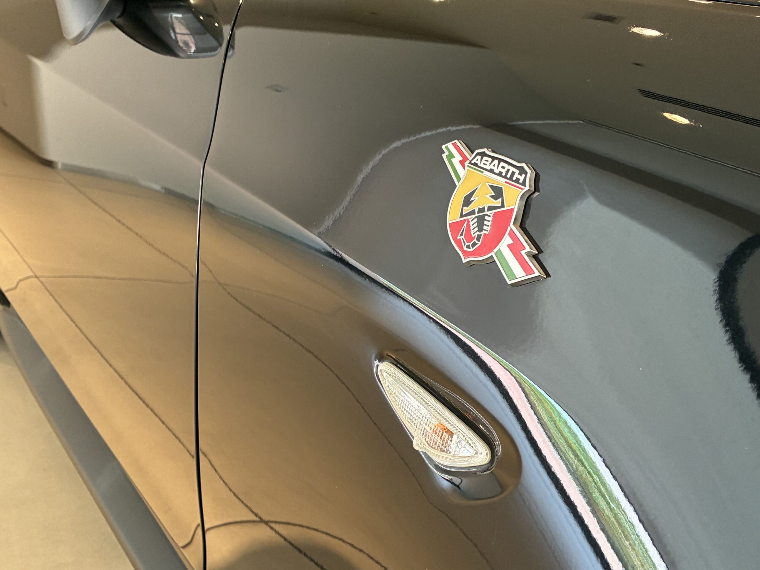 アバルト124スパイダー