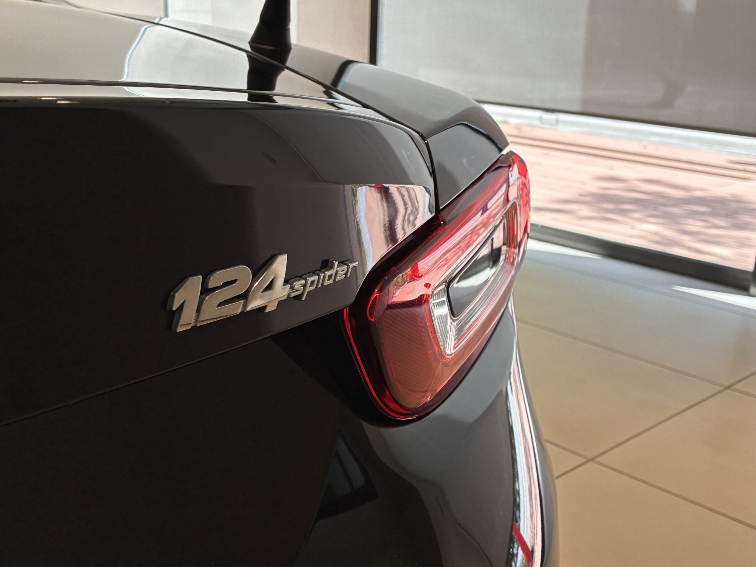 アバルト124スパイダー