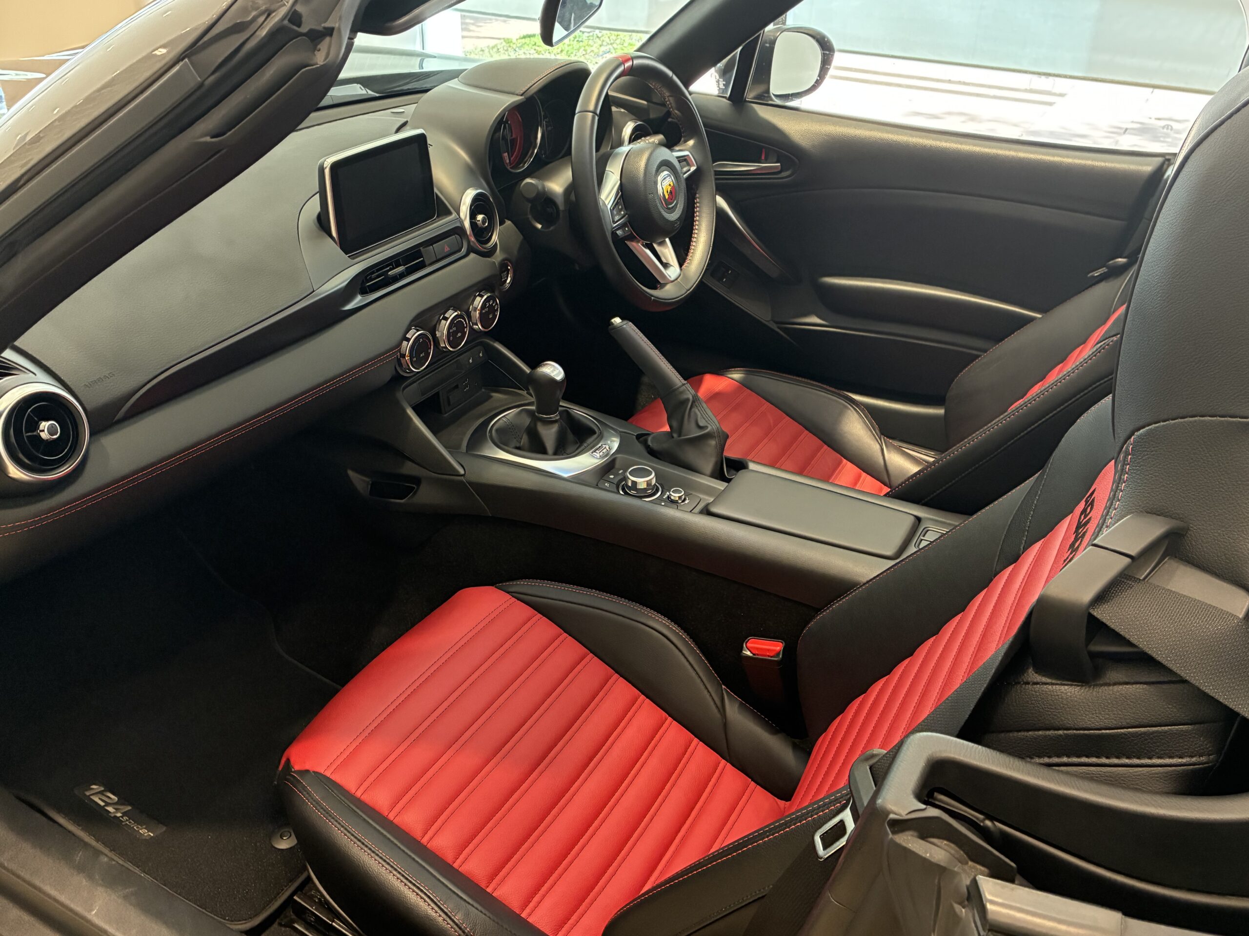 アバルト124スパイダー