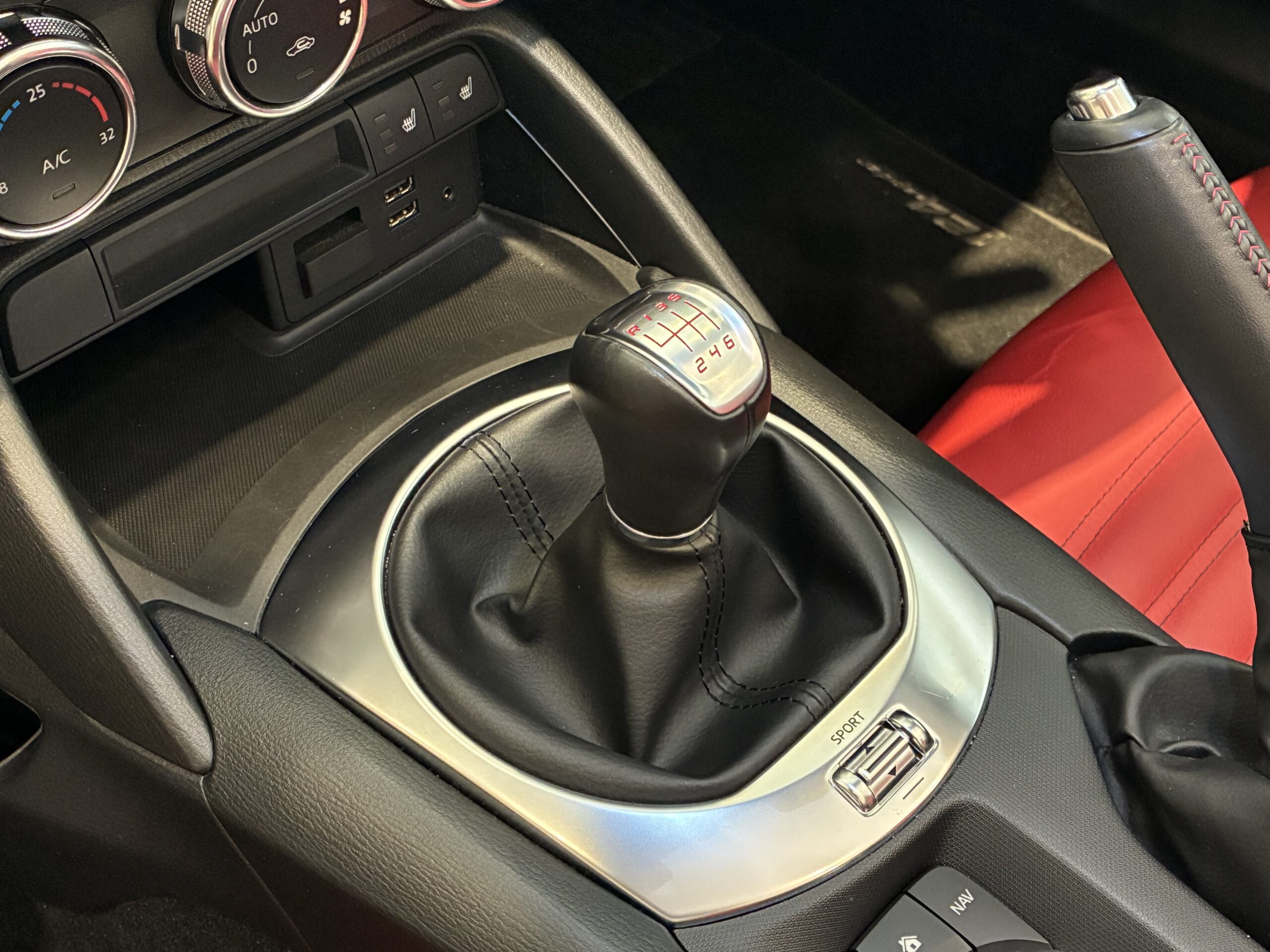 アバルト124スパイダー