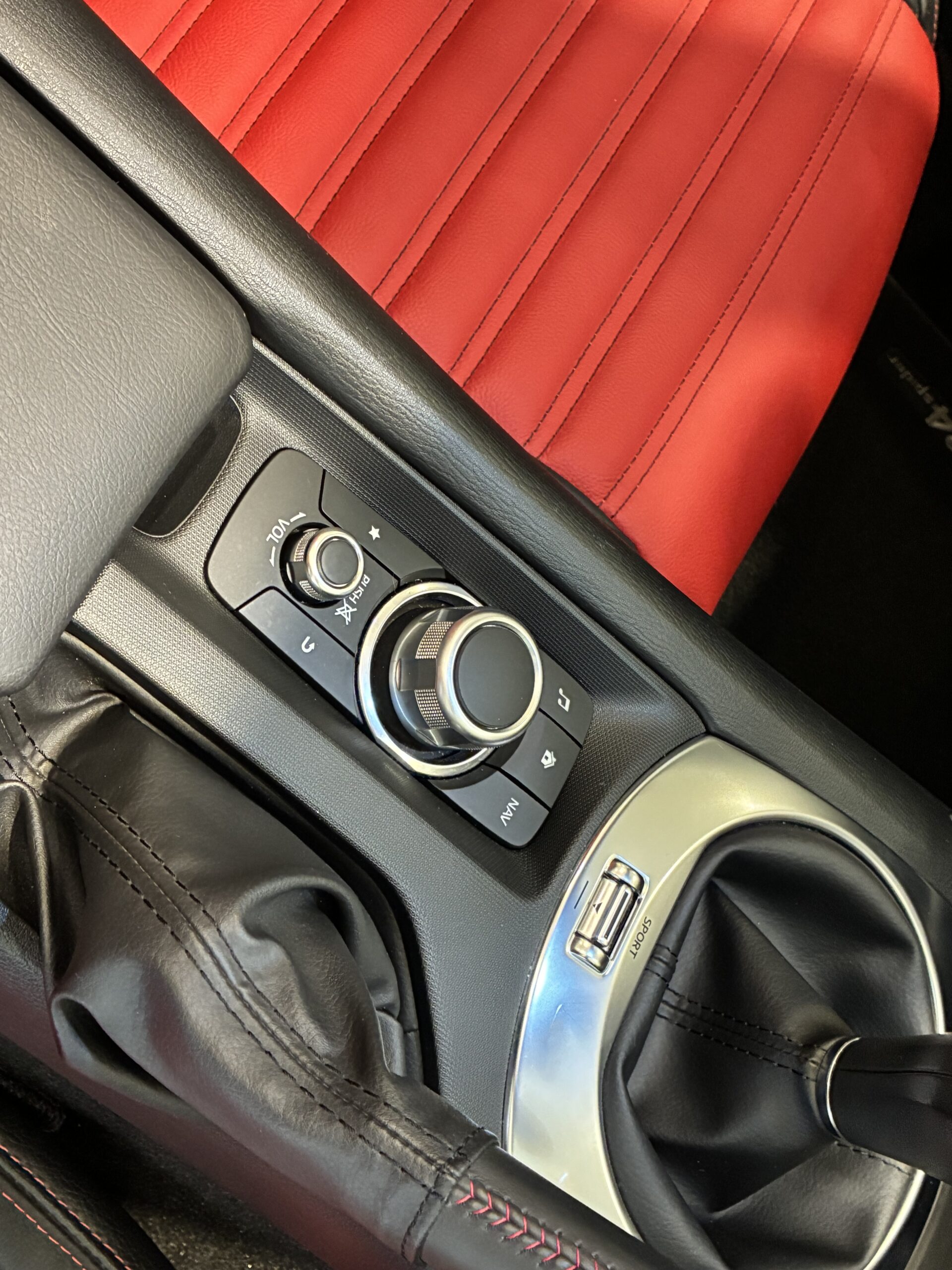 アバルト124スパイダー