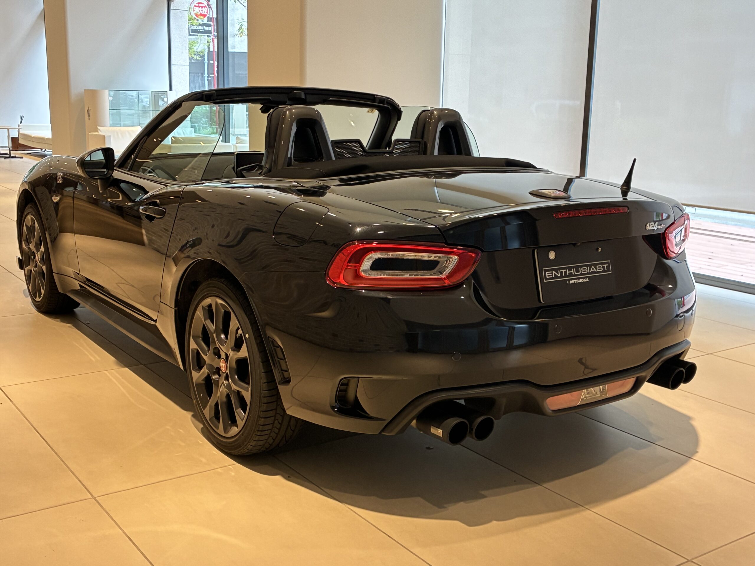 アバルト124スパイダー