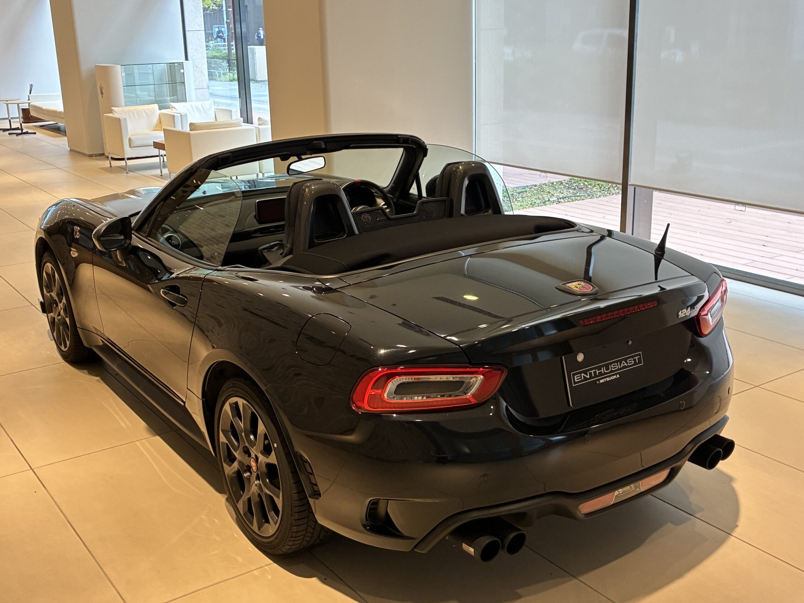 アバルト124スパイダー