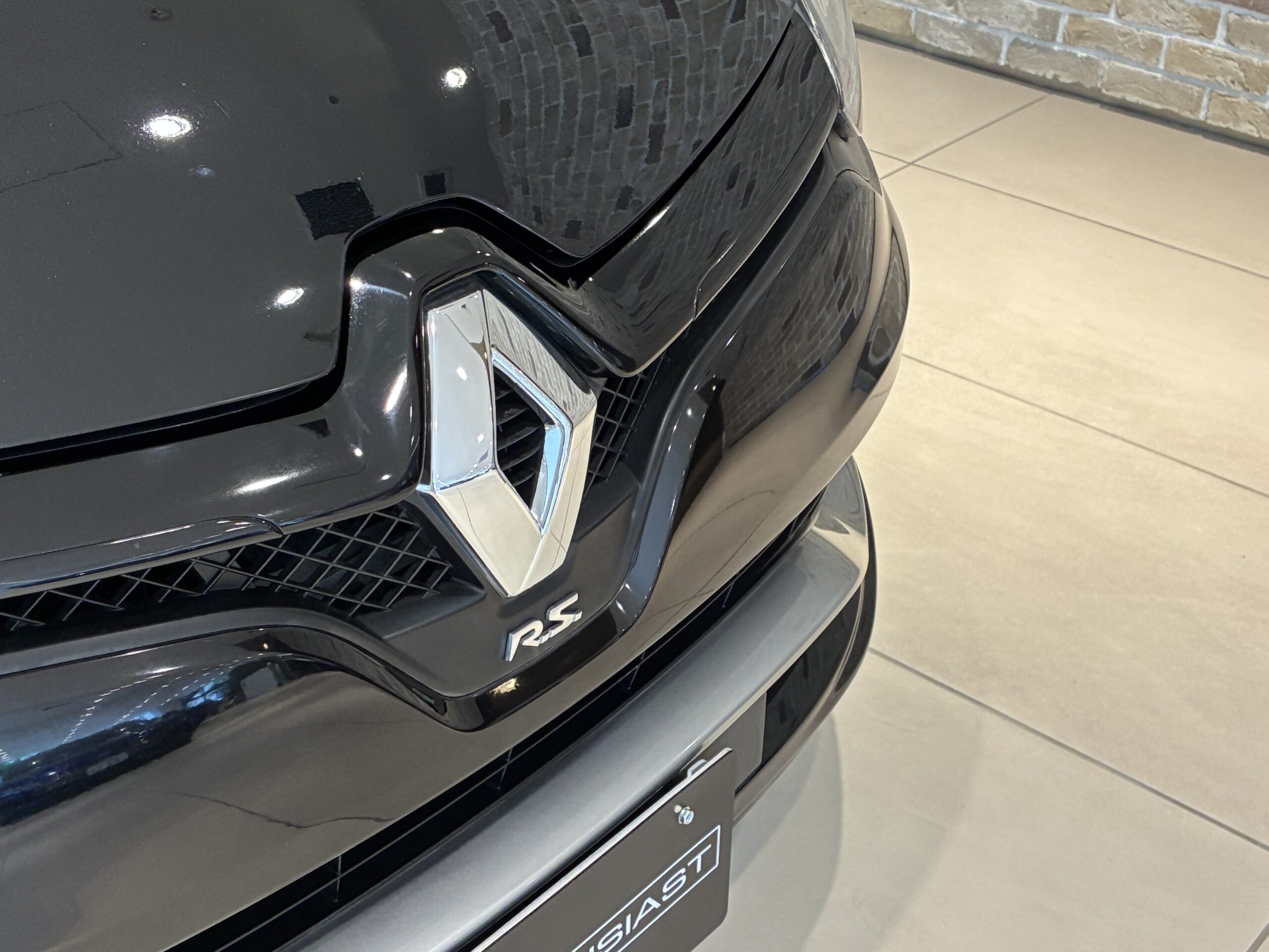 ルノー・ルーテシア・スポール シャシー スポール