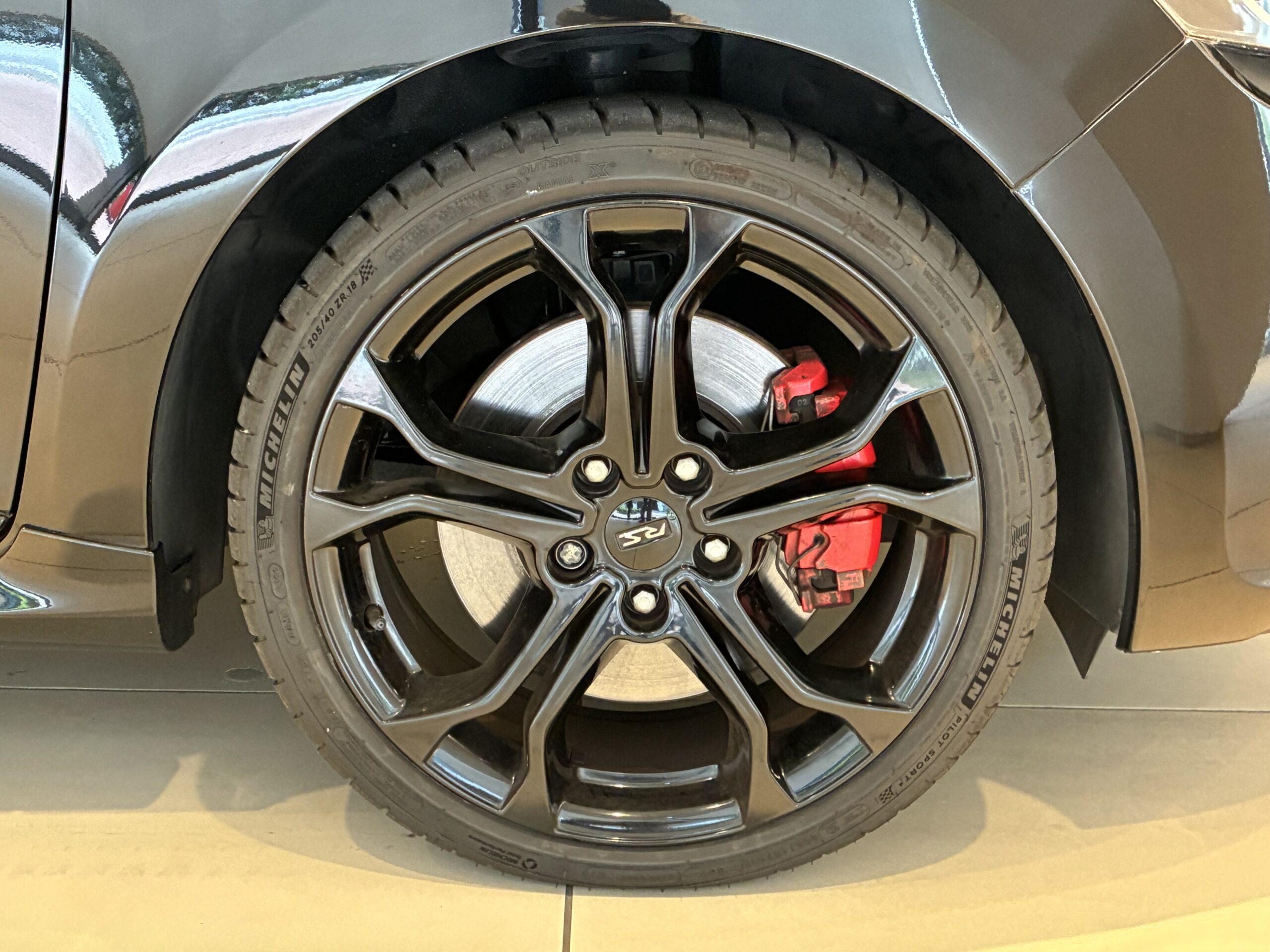 ルノー・ルーテシア・スポール シャシー スポール