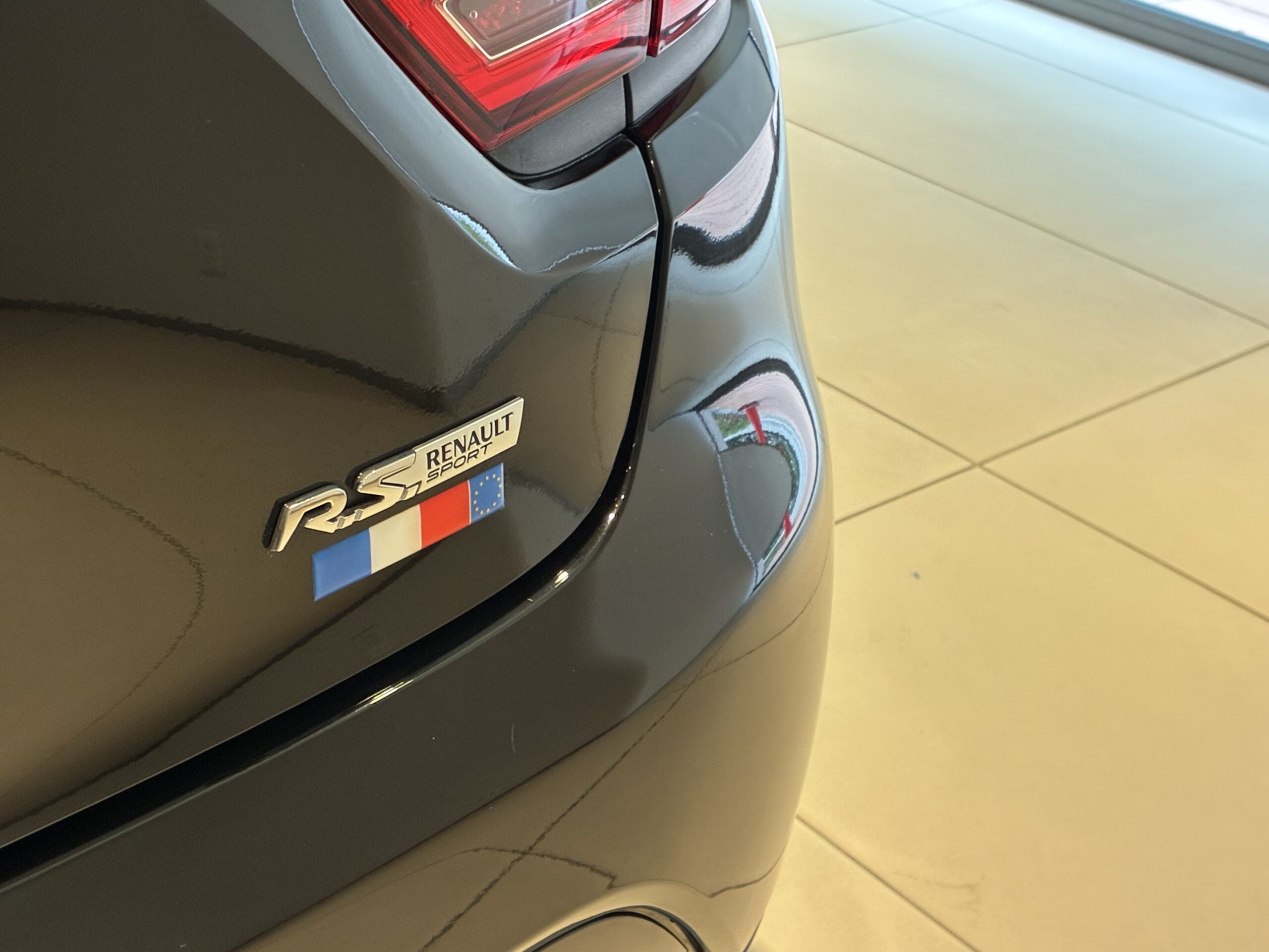 ルノー・ルーテシア・スポール シャシー スポール