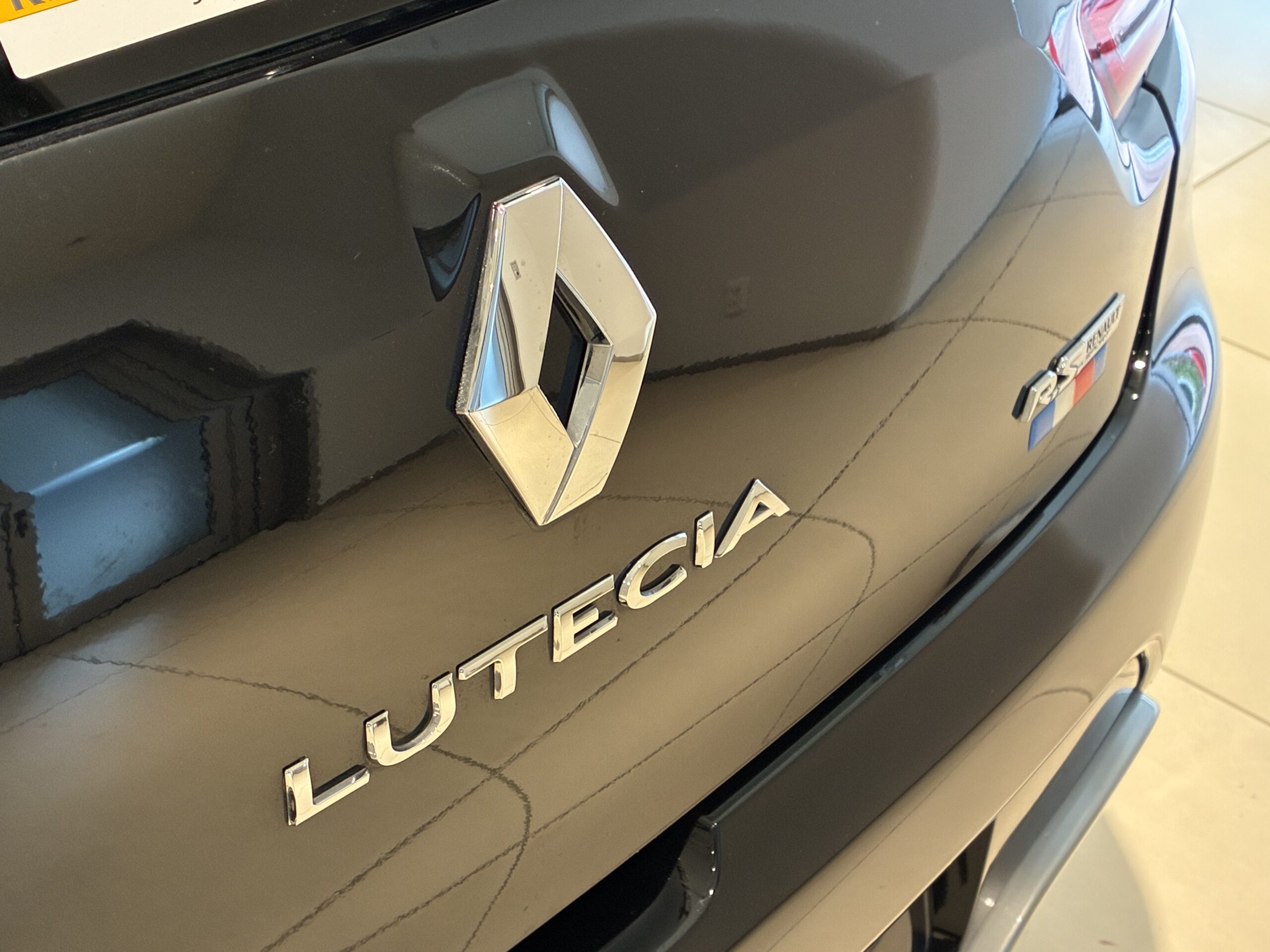 ルノー・ルーテシア・スポール シャシー スポール