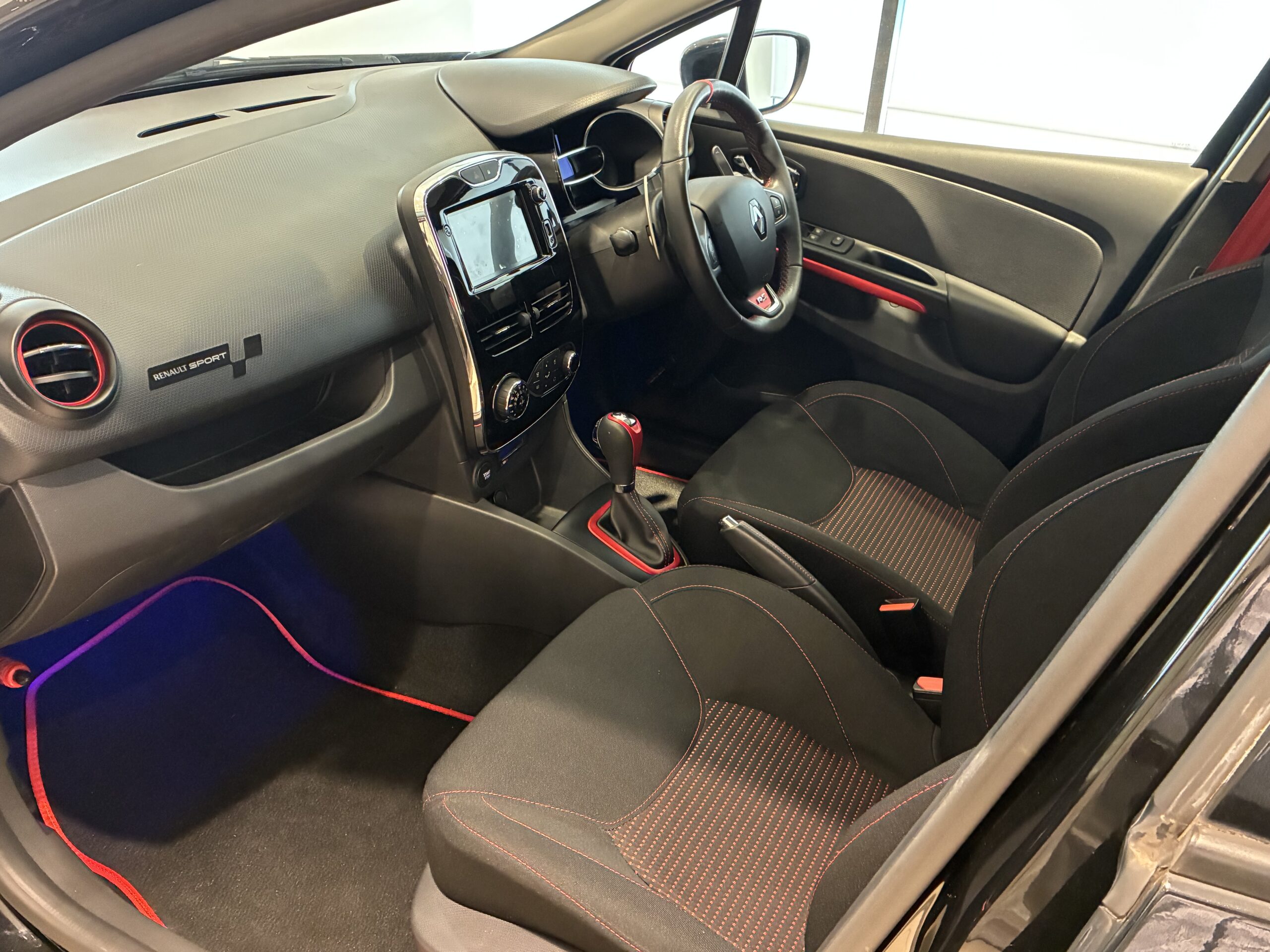 ルノー・ルーテシア・スポール シャシー スポール