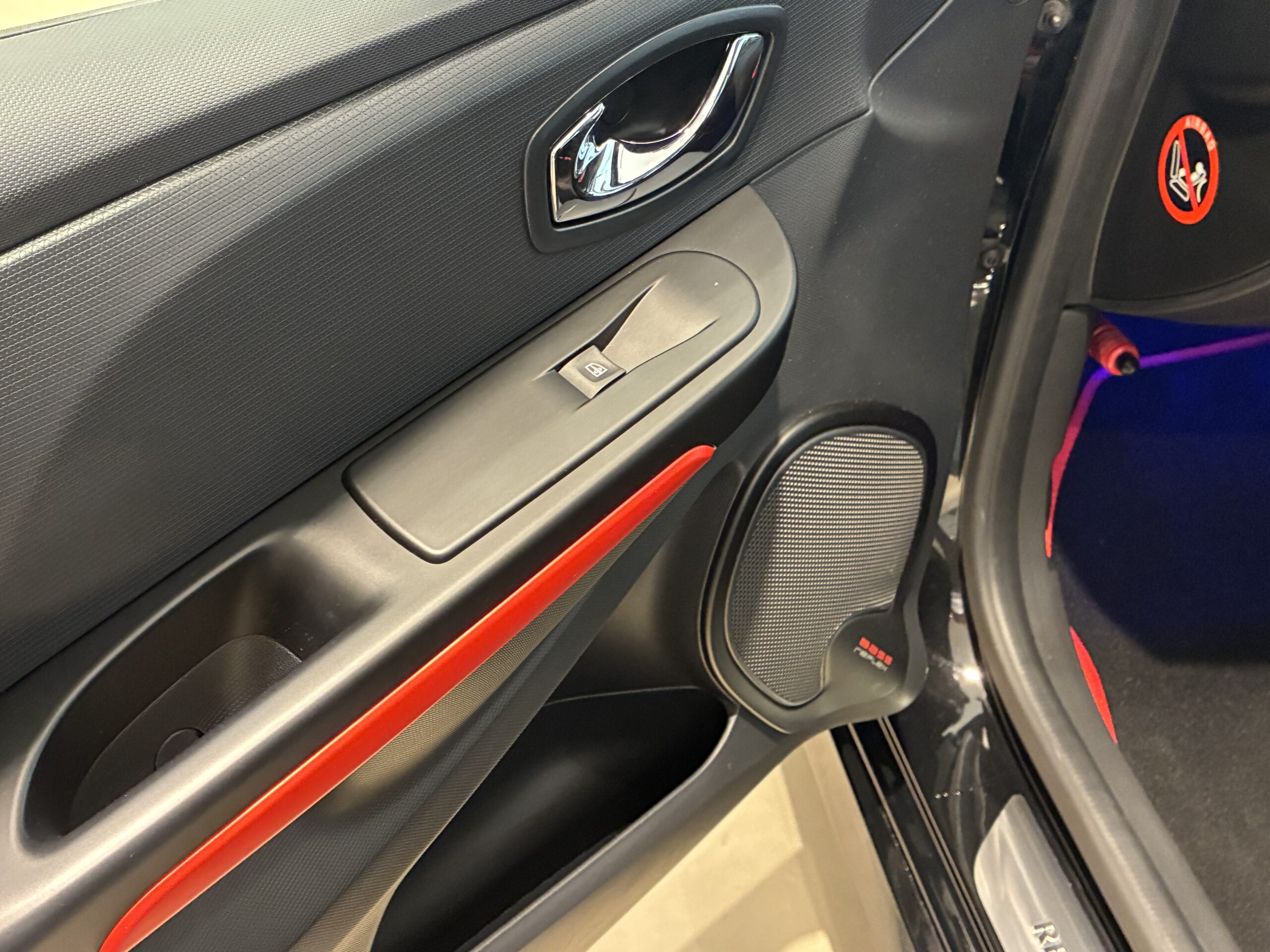 ルノー・ルーテシア・スポール シャシー スポール