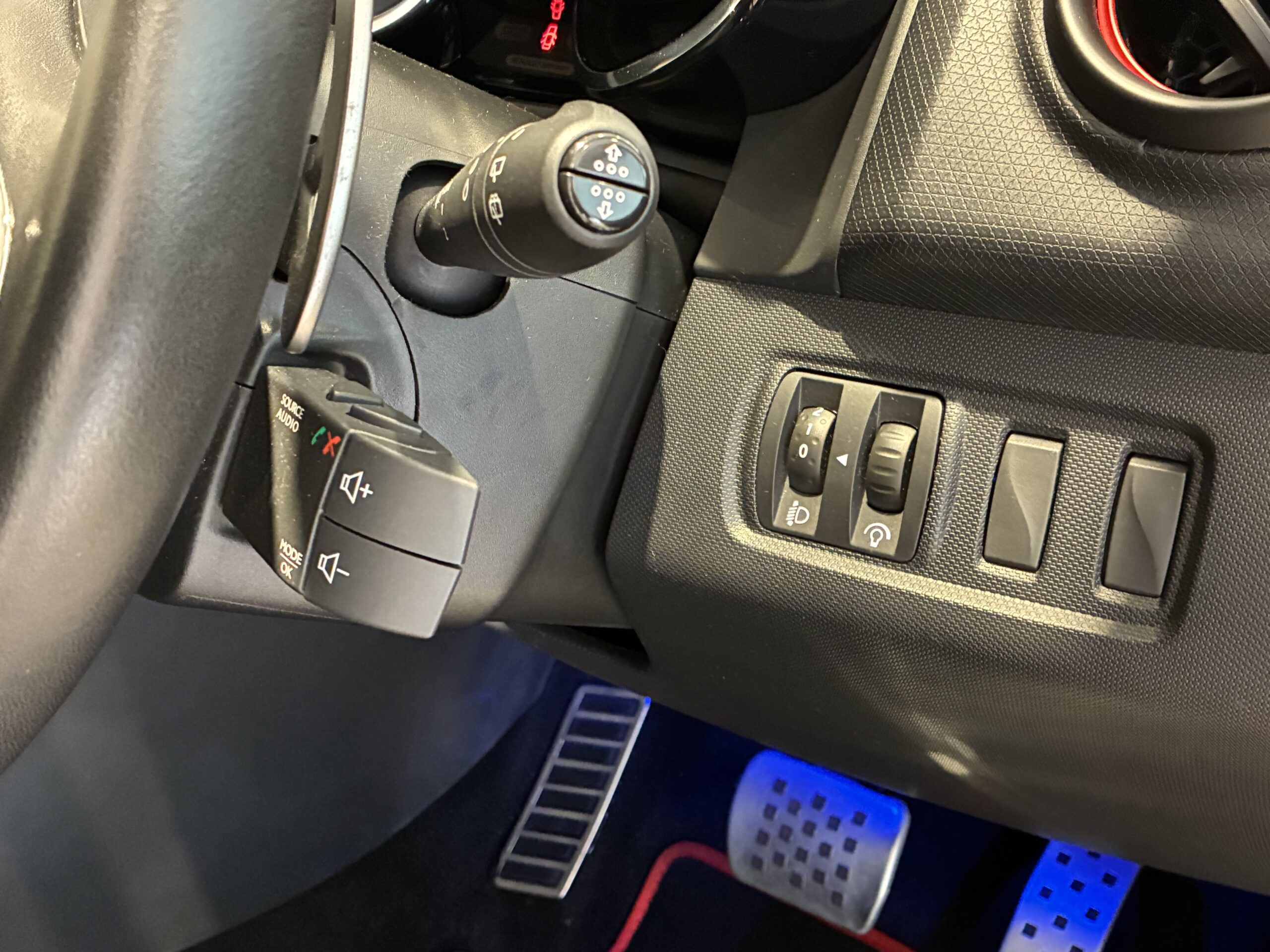 ルノー・ルーテシア・スポール シャシー スポール