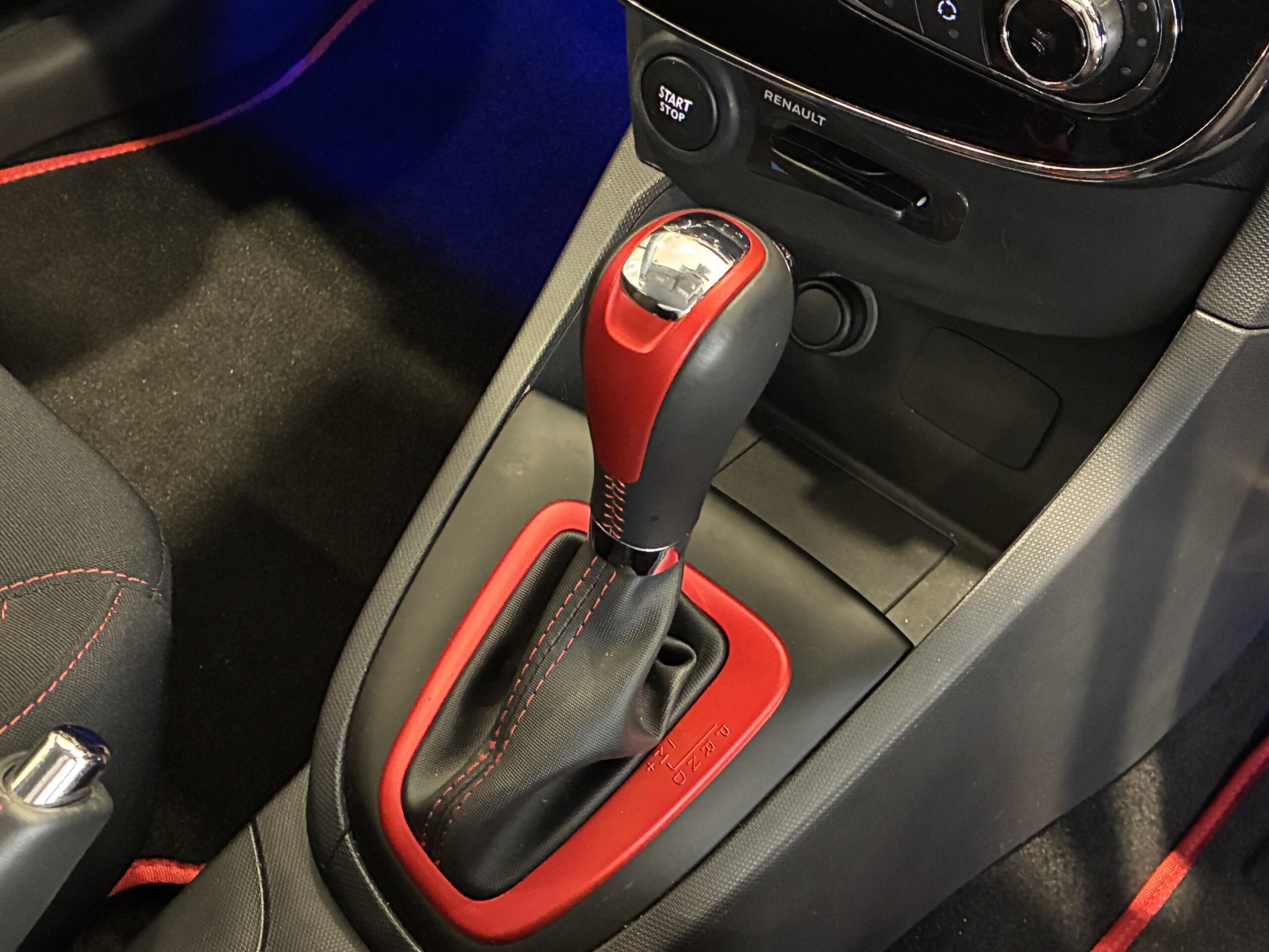 ルノー・ルーテシア・スポール シャシー スポール