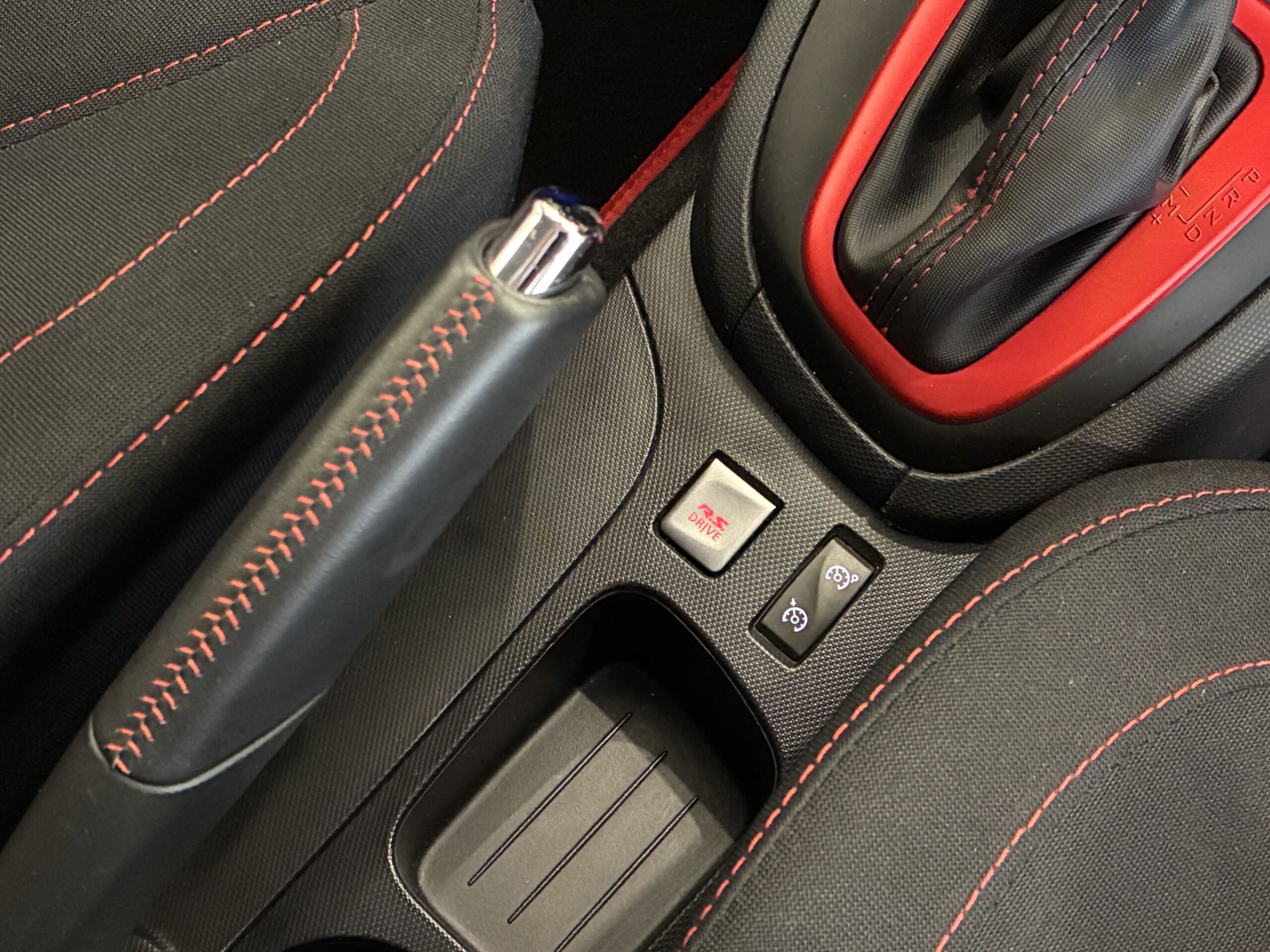 ルノー・ルーテシア・スポール シャシー スポール