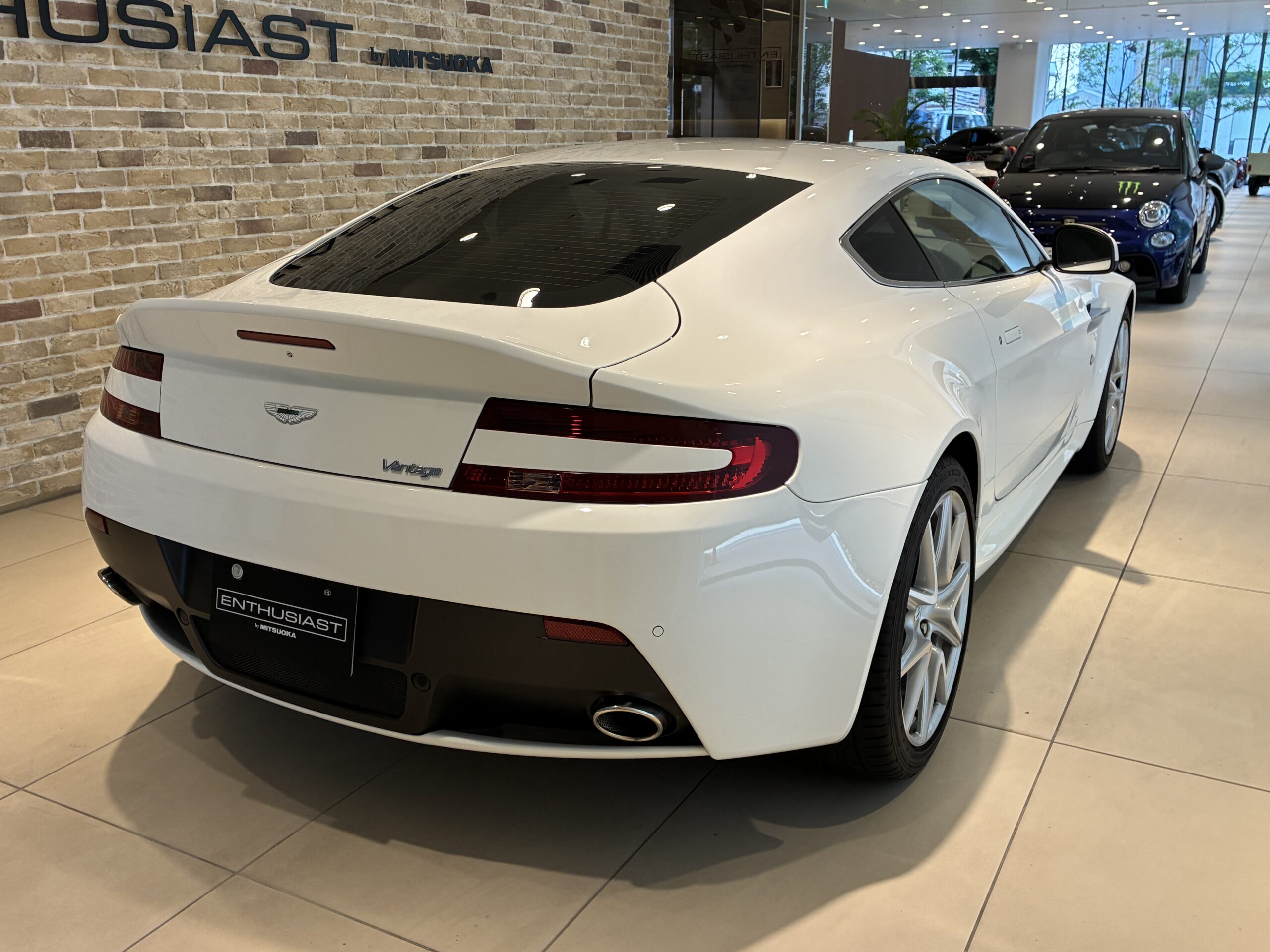 アストンマーティン　V8ヴァンテージ