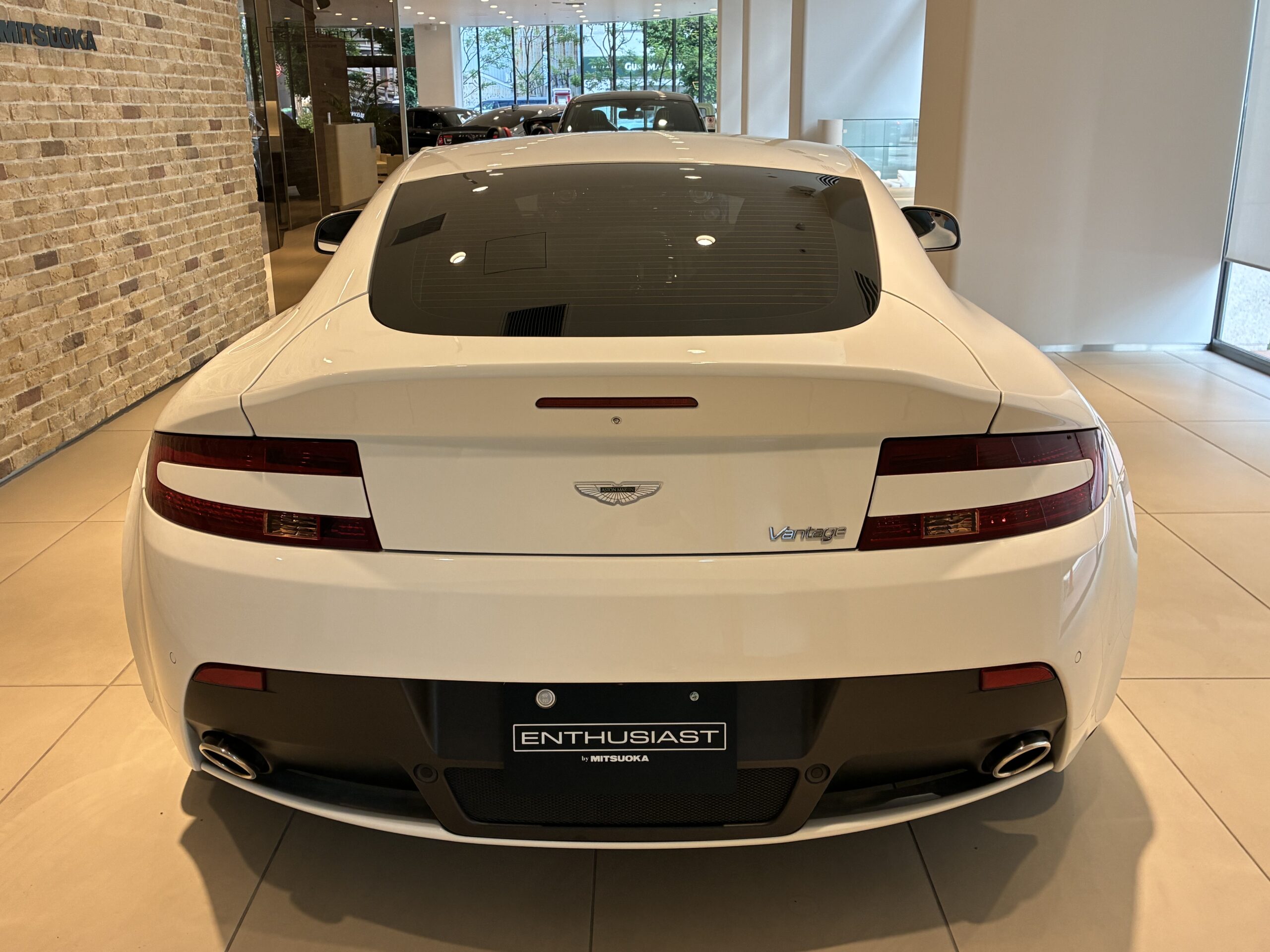 アストンマーティン　V8ヴァンテージ